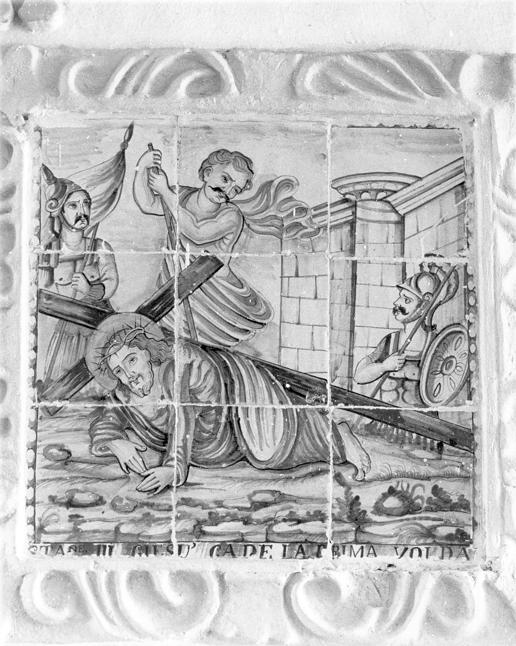 stazione III: Gesù cade sotto la croce la prima volta (formella, elemento d'insieme) - ambito siciliano (inizio sec. XIX)