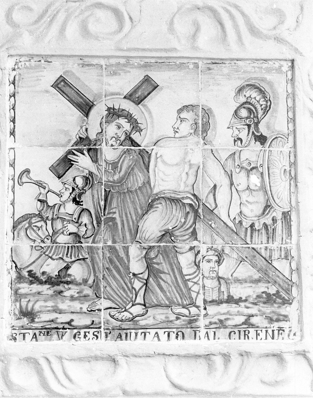 stazione V: Gesù aiutato da Simone il Cireneo a portare la croce (formella, elemento d'insieme) - ambito siciliano (inizio sec. XIX)