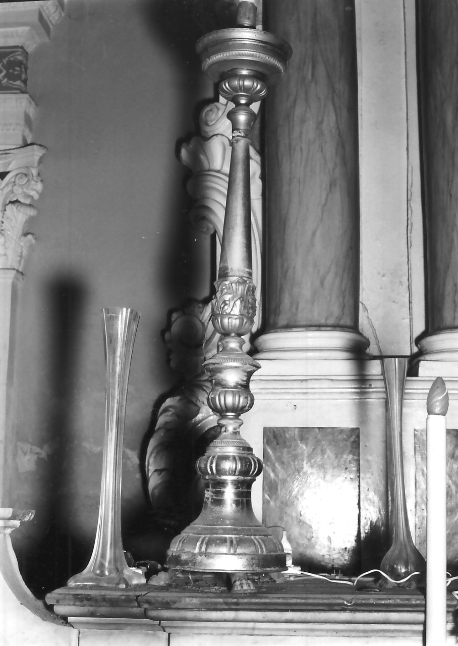 candeliere d'altare, serie - bottega Italia meridionale (fine/inizio secc. XIX/ XX)