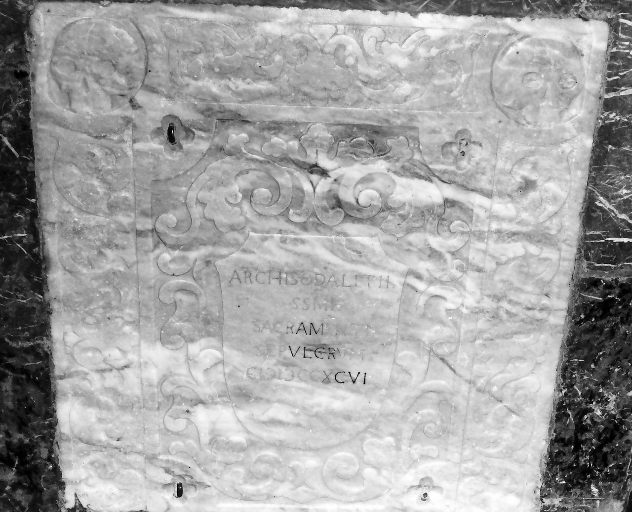lapide tombale, frammento - bottega Italia meridionale (sec. XVII)