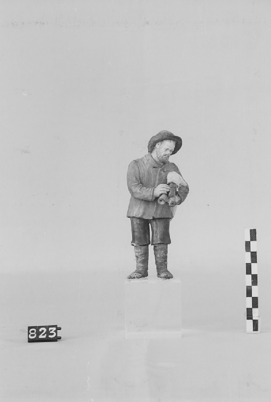 Zampognaro (statuetta, statuine da presepio) di Capizzano Achille (sec. XX prima metà)