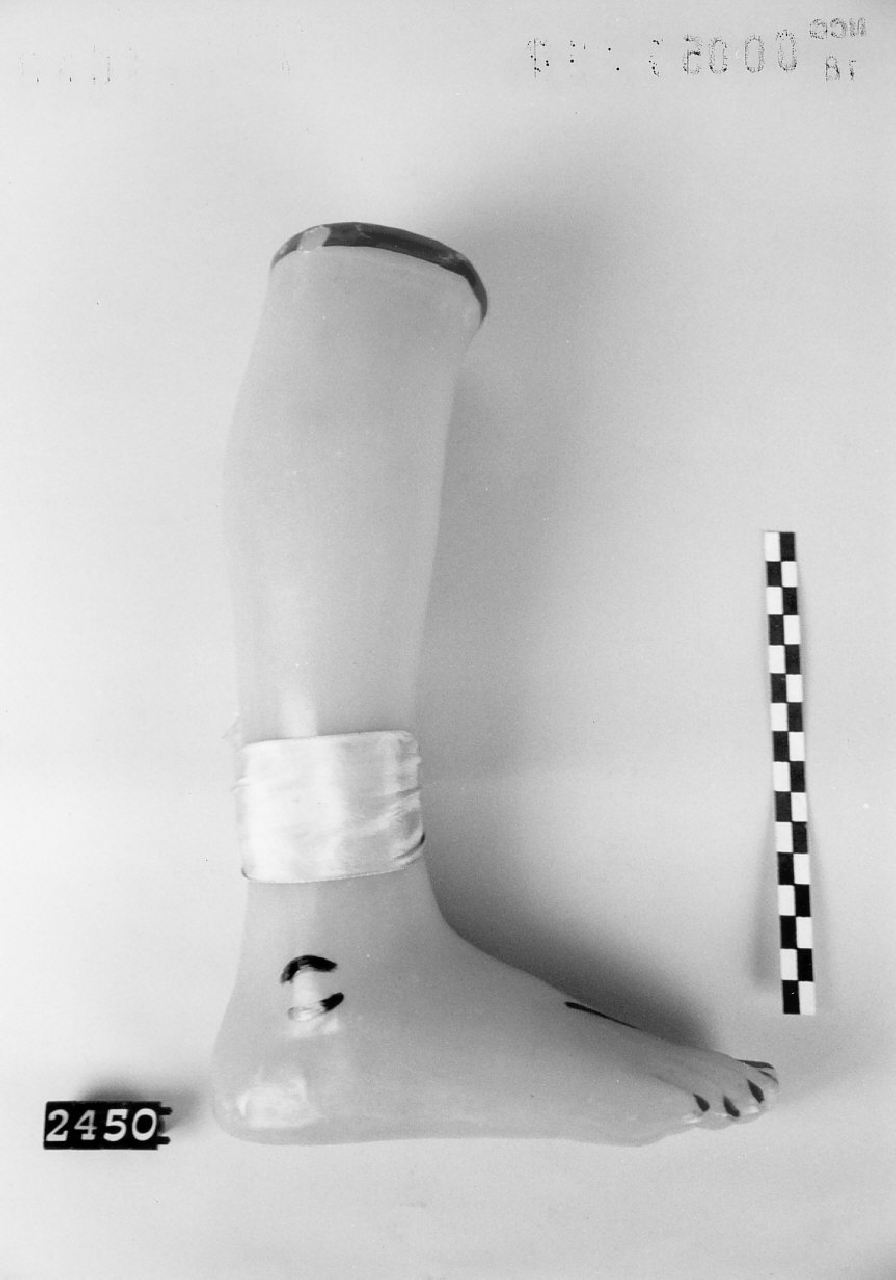 Polpaccio e piede destro (ex voto) - bottega Surace (1950-1980)