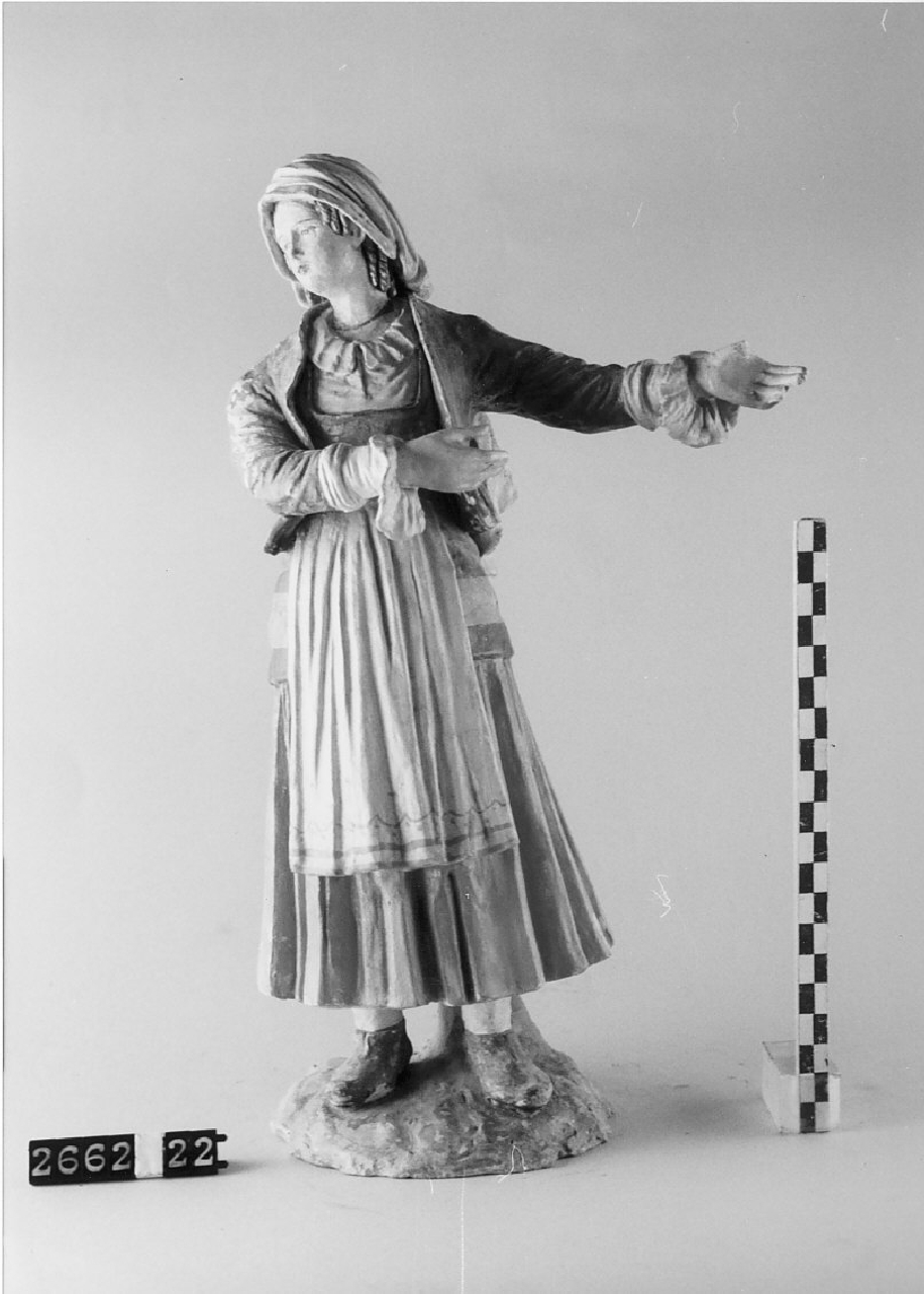 Figura femminile (statuetta da presepe, religiosità popolare) - ambito calabrese (1915 ca)