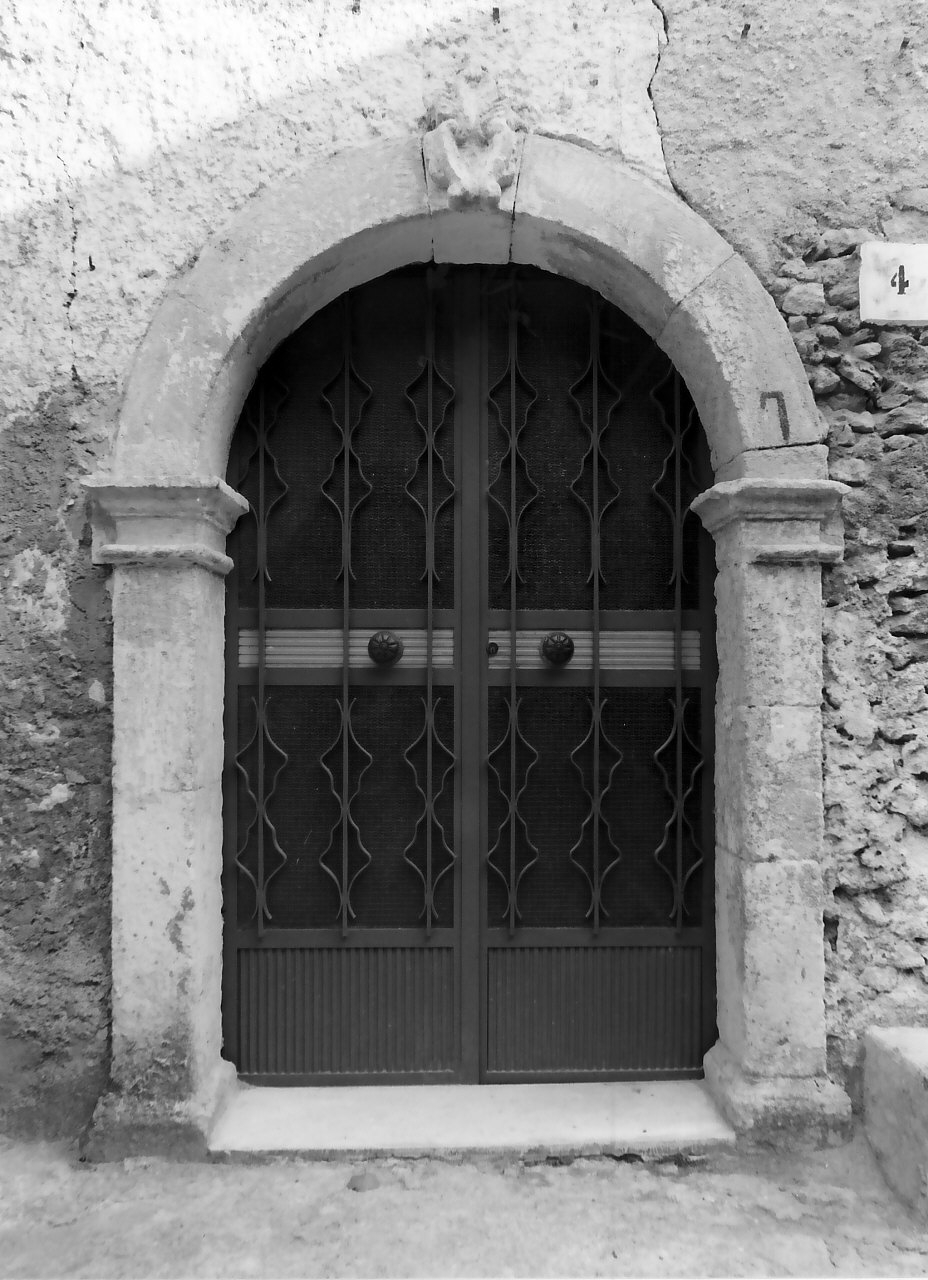 portale - ad arco - bottega calabrese (sec. XIX)