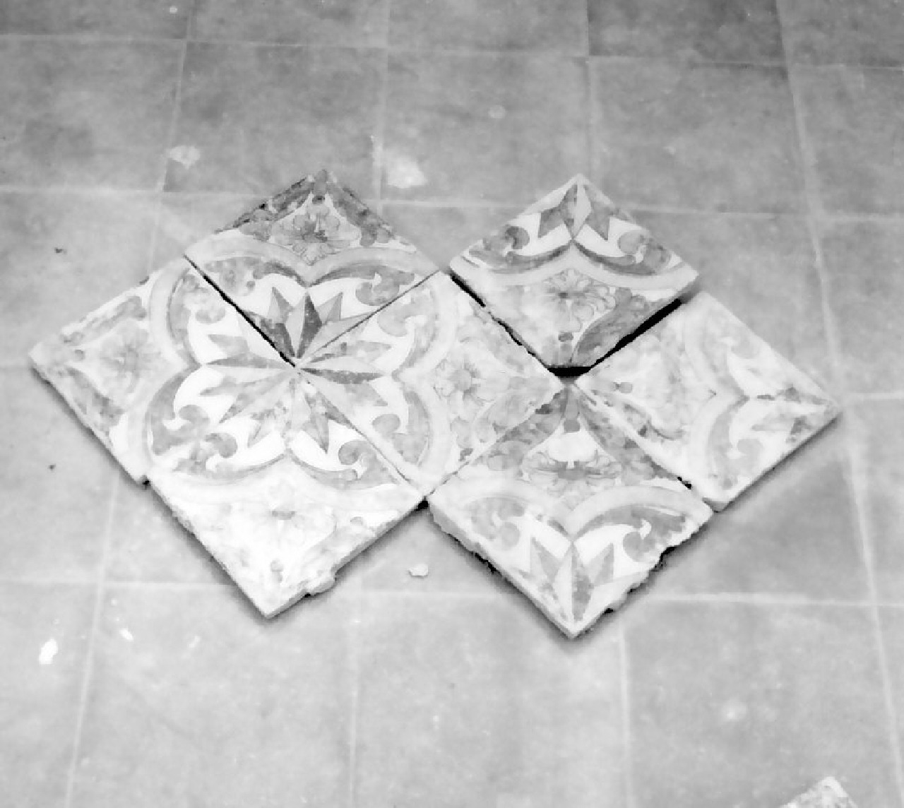 pavimento, frammento - bottega campana (sec. XIX)