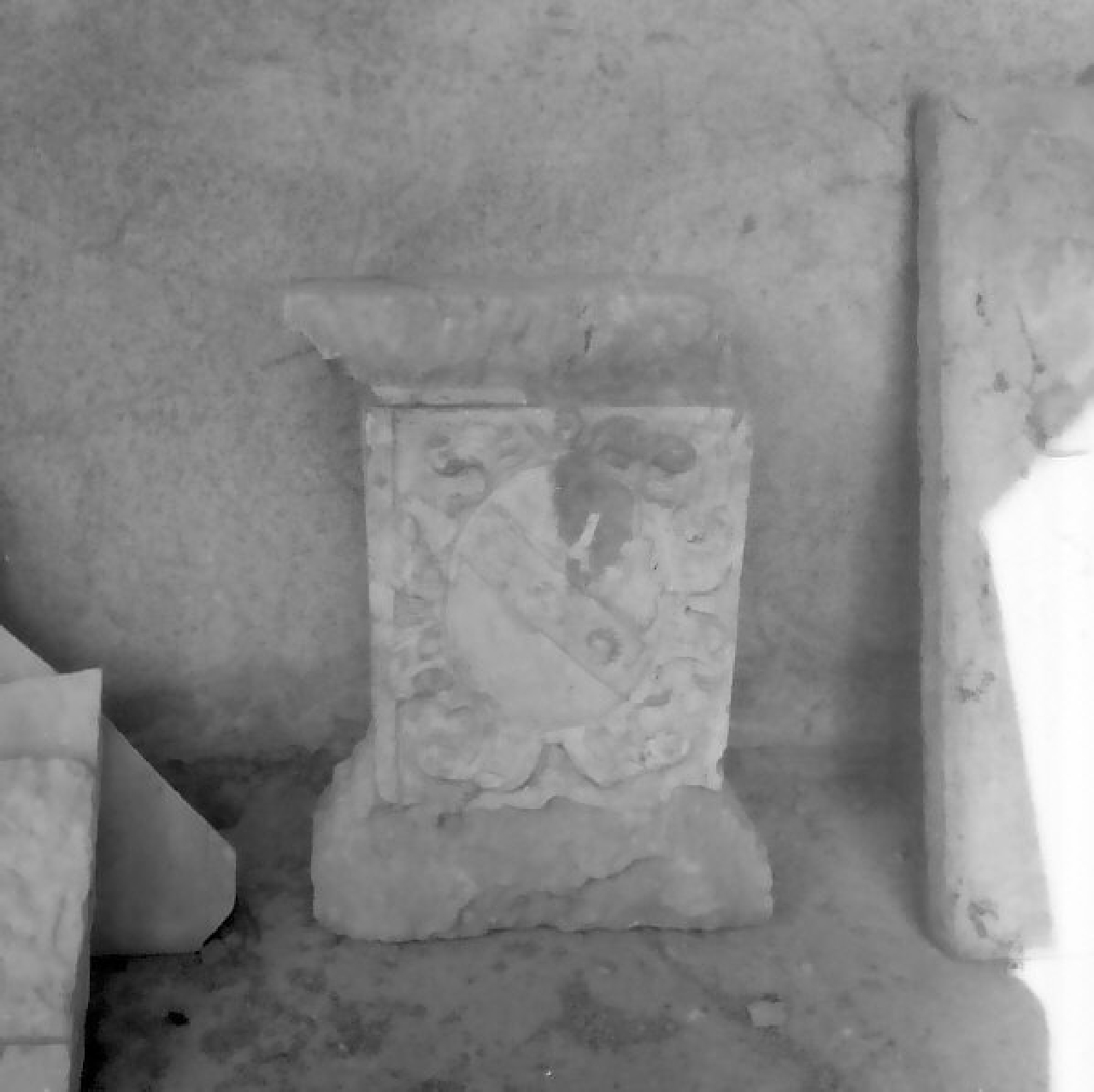 stemma (decorazione plastica, opera isolata) - bottega calabrese (sec. XVI)