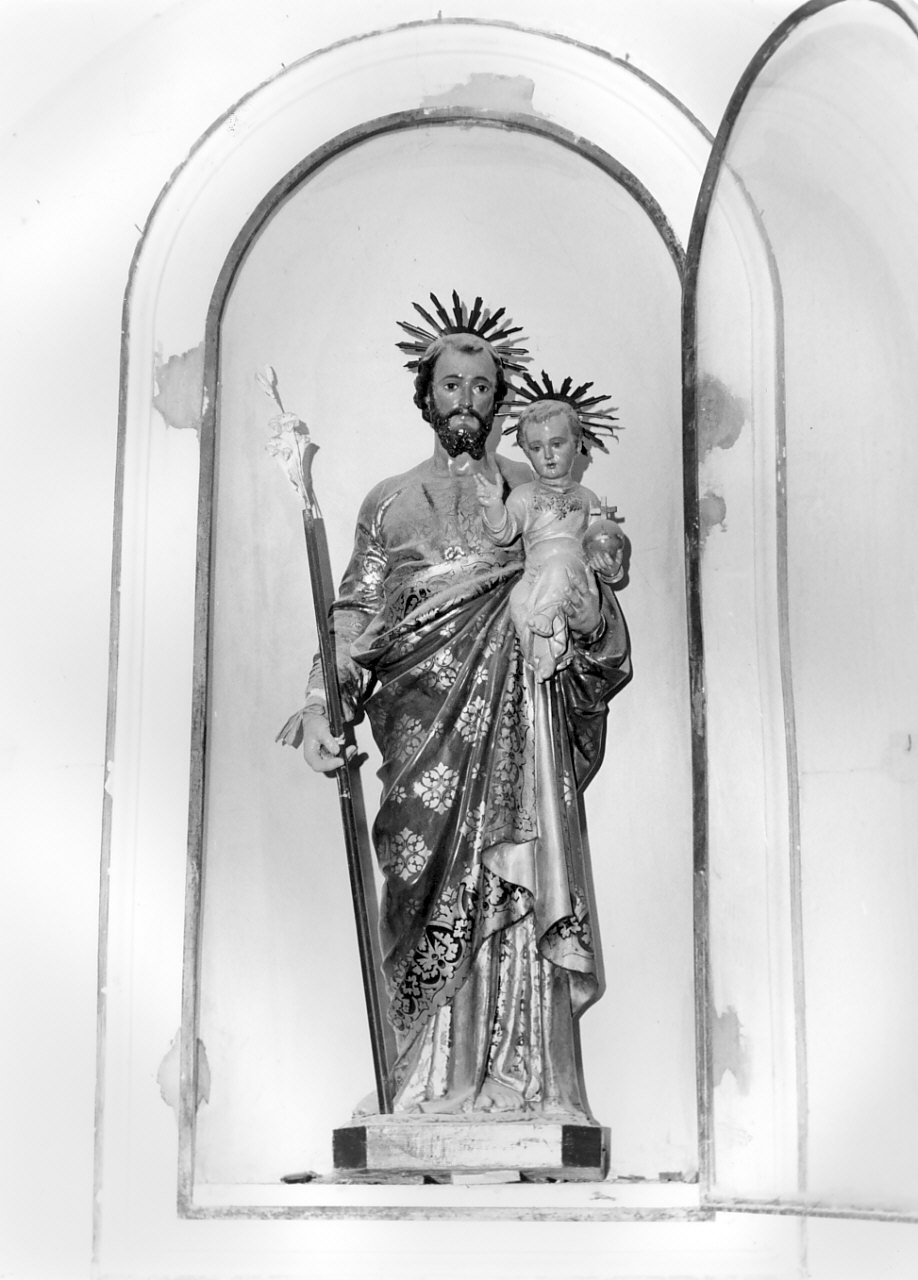 San Giuseppe e Gesù Bambino (gruppo scultoreo, opera isolata) di Rosa Francesco (prima metà sec. XX)