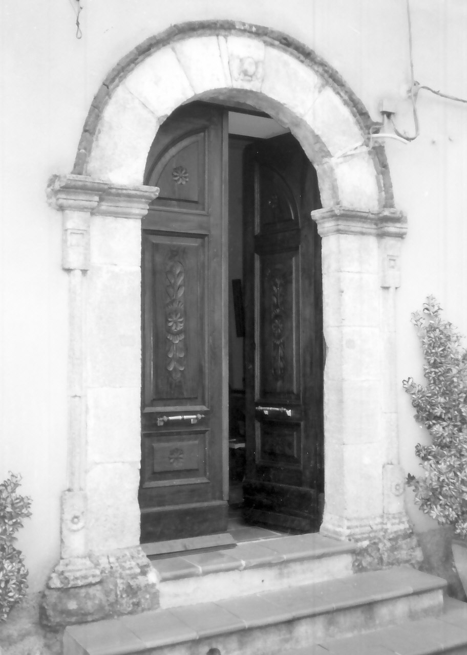 portale, opera isolata - bottega Italia meridionale (sec. XVII)
