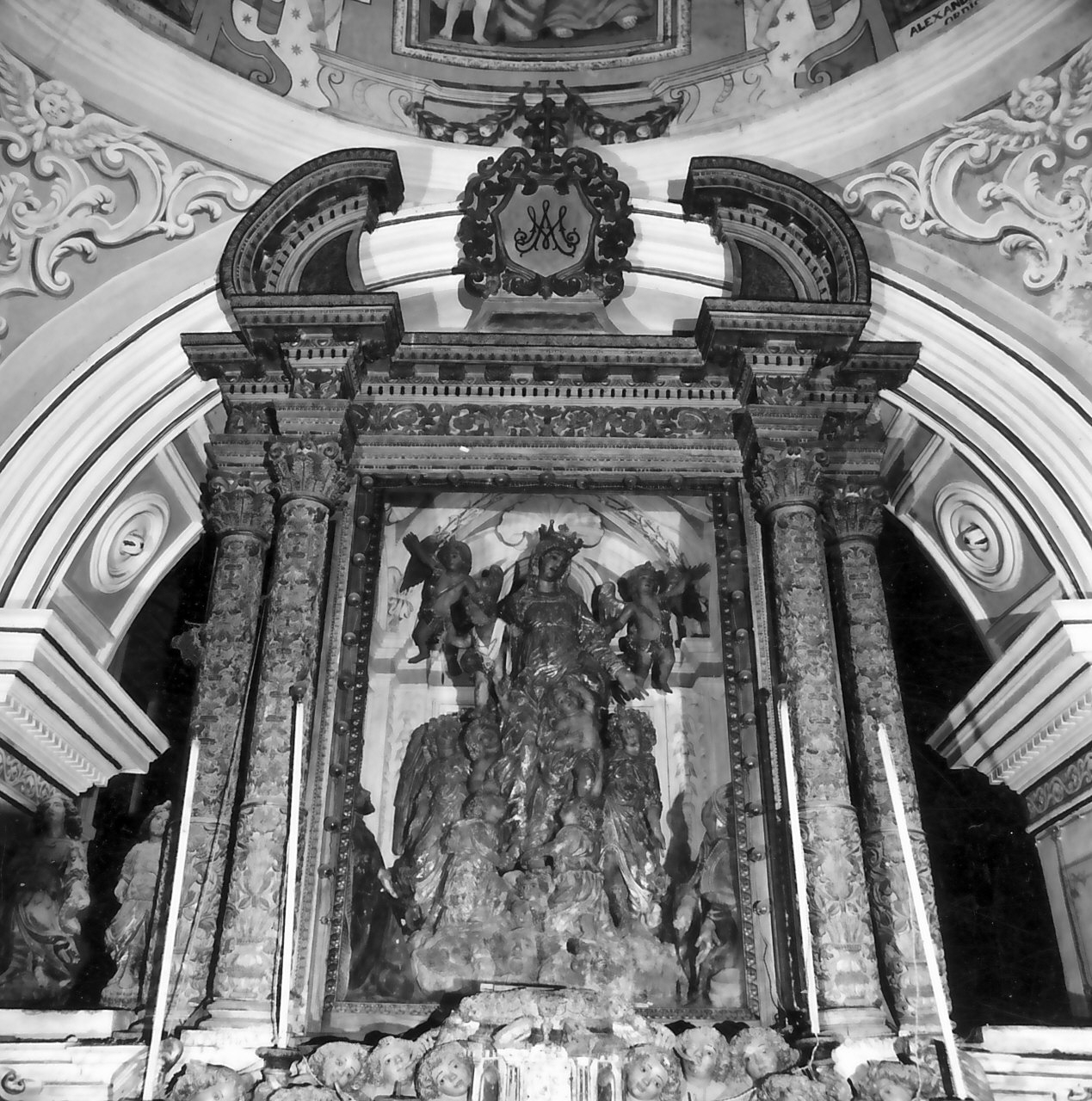Madonna degli Angeli e Santi (gruppo scultoreo, complesso decorativo) di Da Carere Diego (sec. XVII)