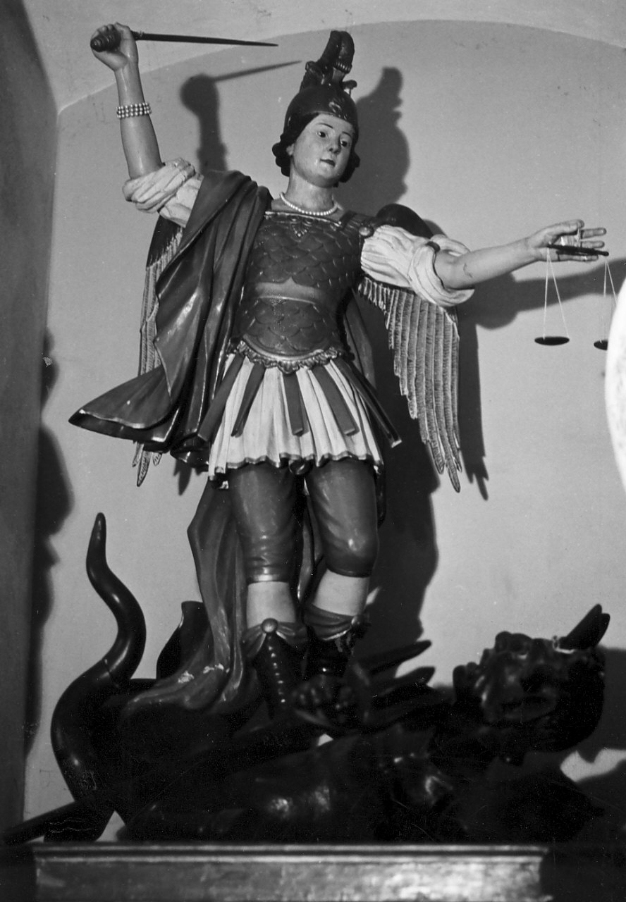 San Michele Arcangelo combatte Satana (statua, opera isolata) - bottega Italia meridionale (seconda metà sec. XVIII)