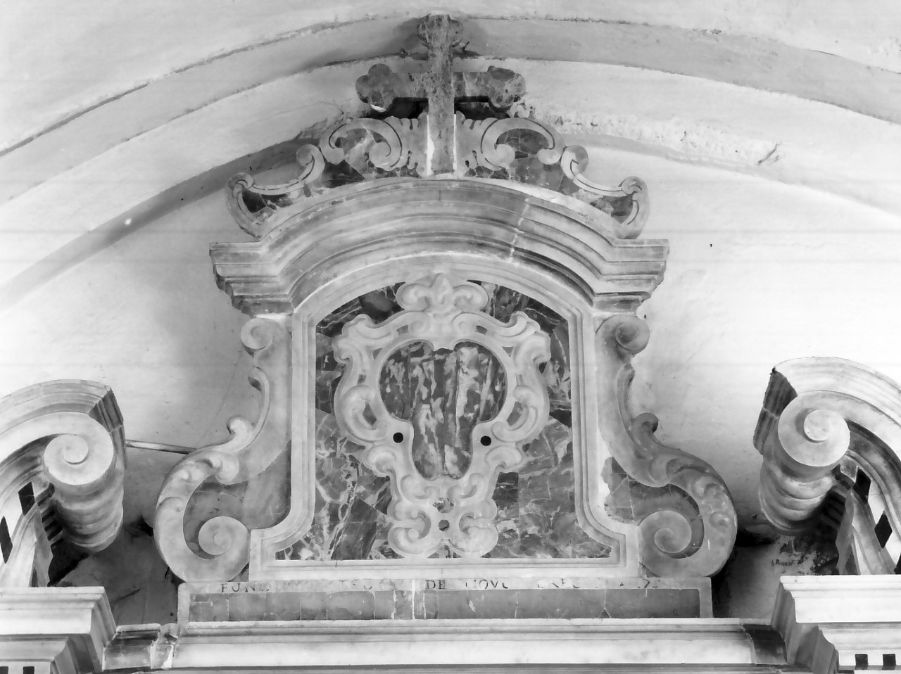 fastigio d'altare, elemento d'insieme - bottega Italia meridionale (sec. XVIII)