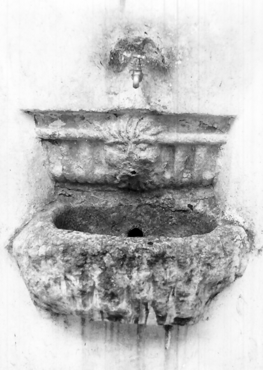 lavabo - a parete, opera isolata - bottega Italia meridionale (sec. XVII)