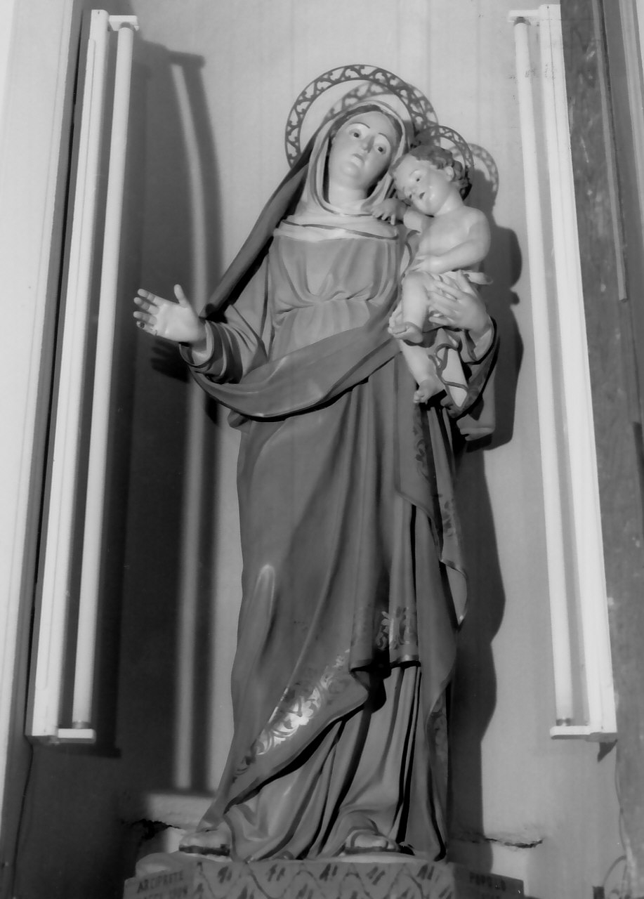 Madonna delle Grazie, Madonna con Bambino (statua, opera isolata) - bottega Italia meridionale (sec. XX)