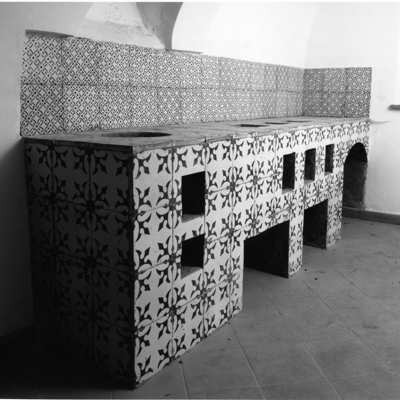 motivi decorativi geometrici (forno) - bottega napoletana (metà sec. XIX)