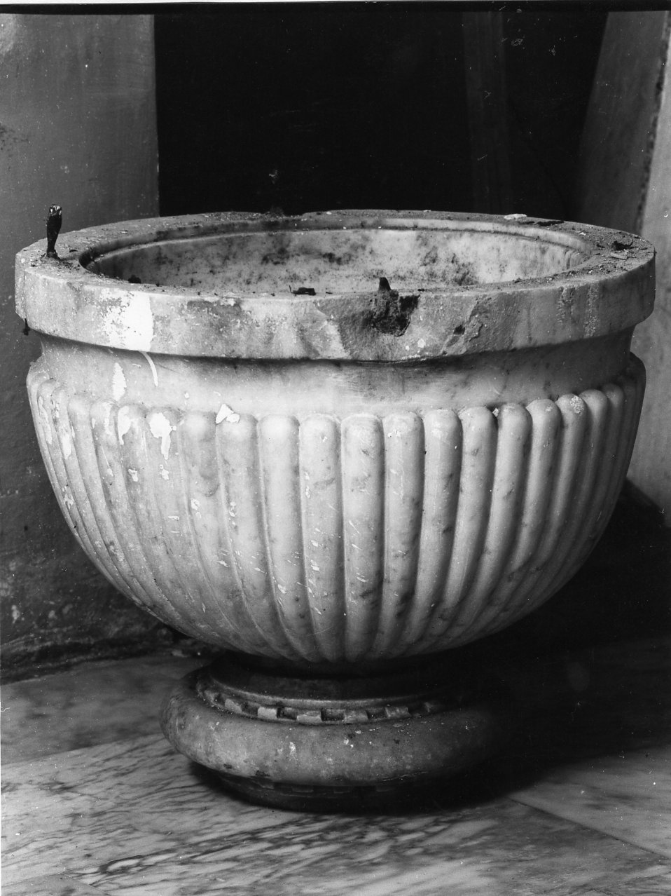 fonte battesimale, frammento - bottega campana (sec. XIX)