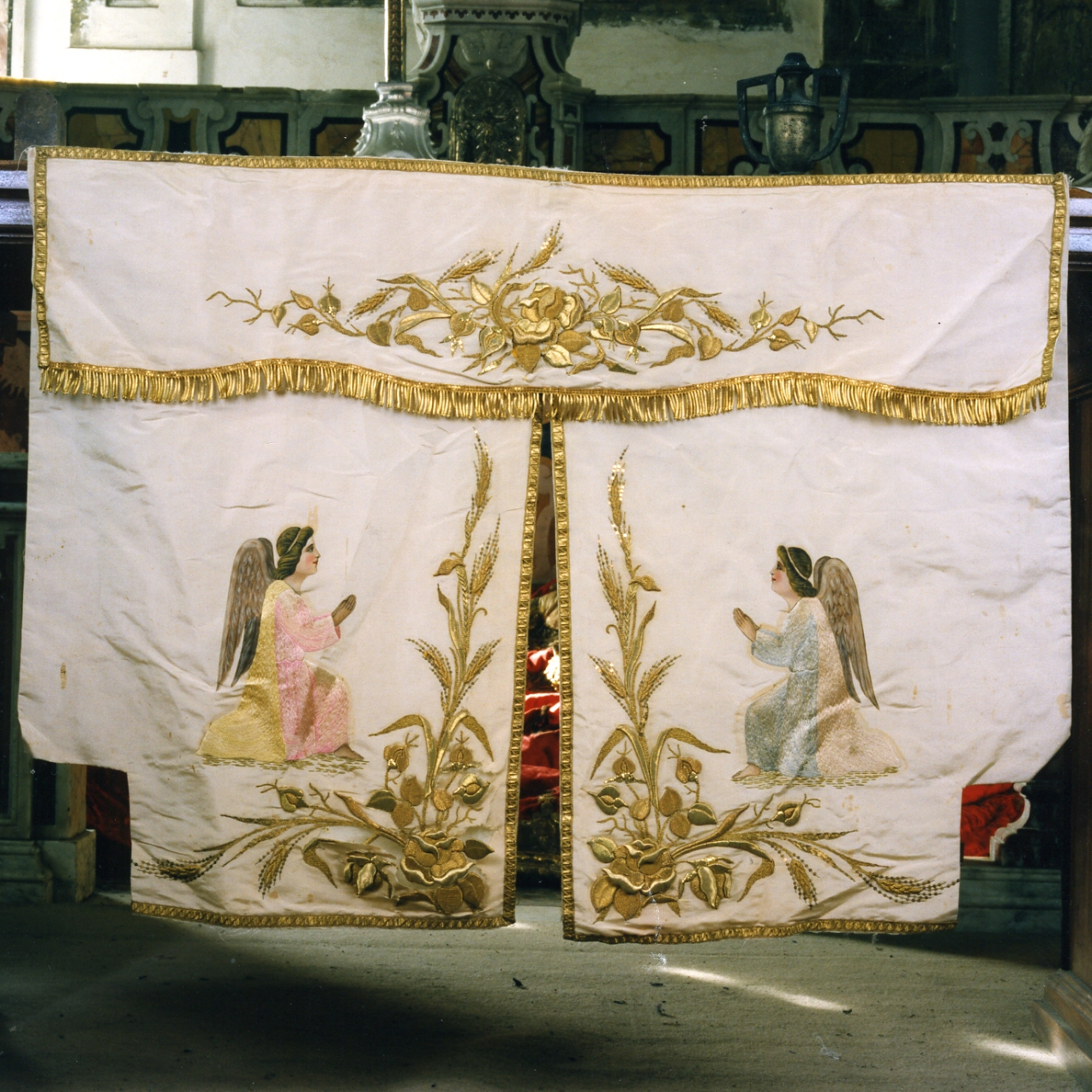 conopeo di tabernacolo - manifattura napoletana (prima metà sec. XIX)