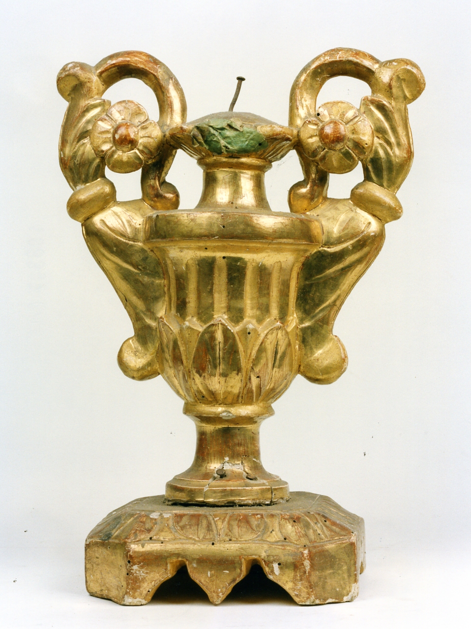 vaso d'altare con composizione floreale, serie - bottega napoletana (seconda metà sec. XIX)