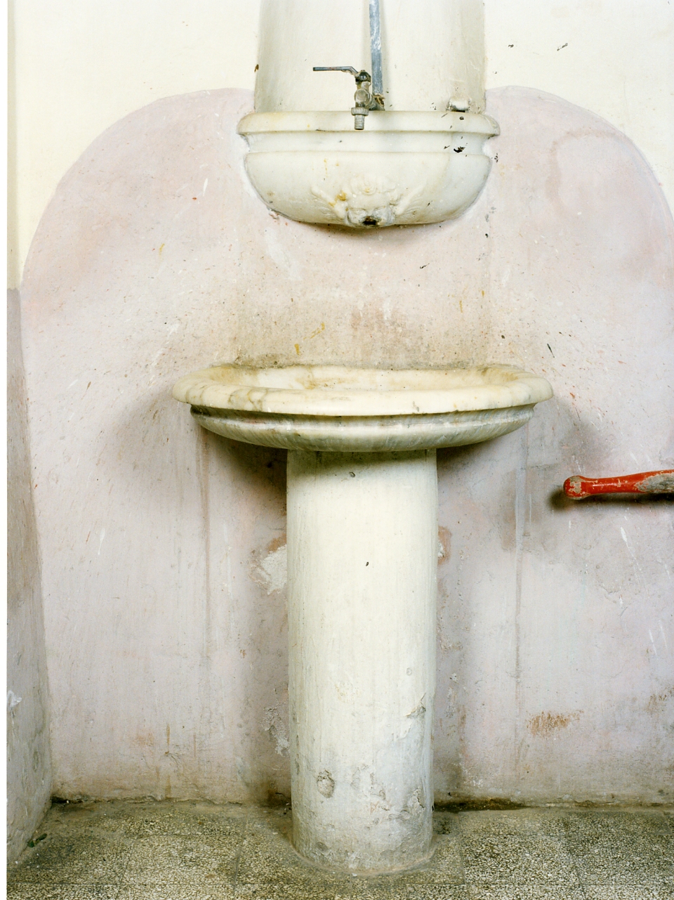 lavabo da sacrestia - bottega napoletana (prima metà sec. XVIII)