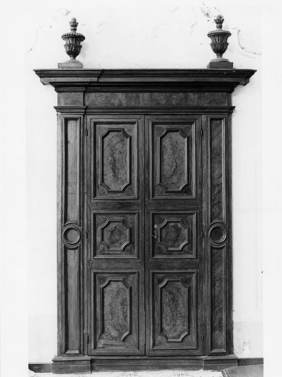 porta, serie - bottega napoletana (prima metà sec. XVIII)