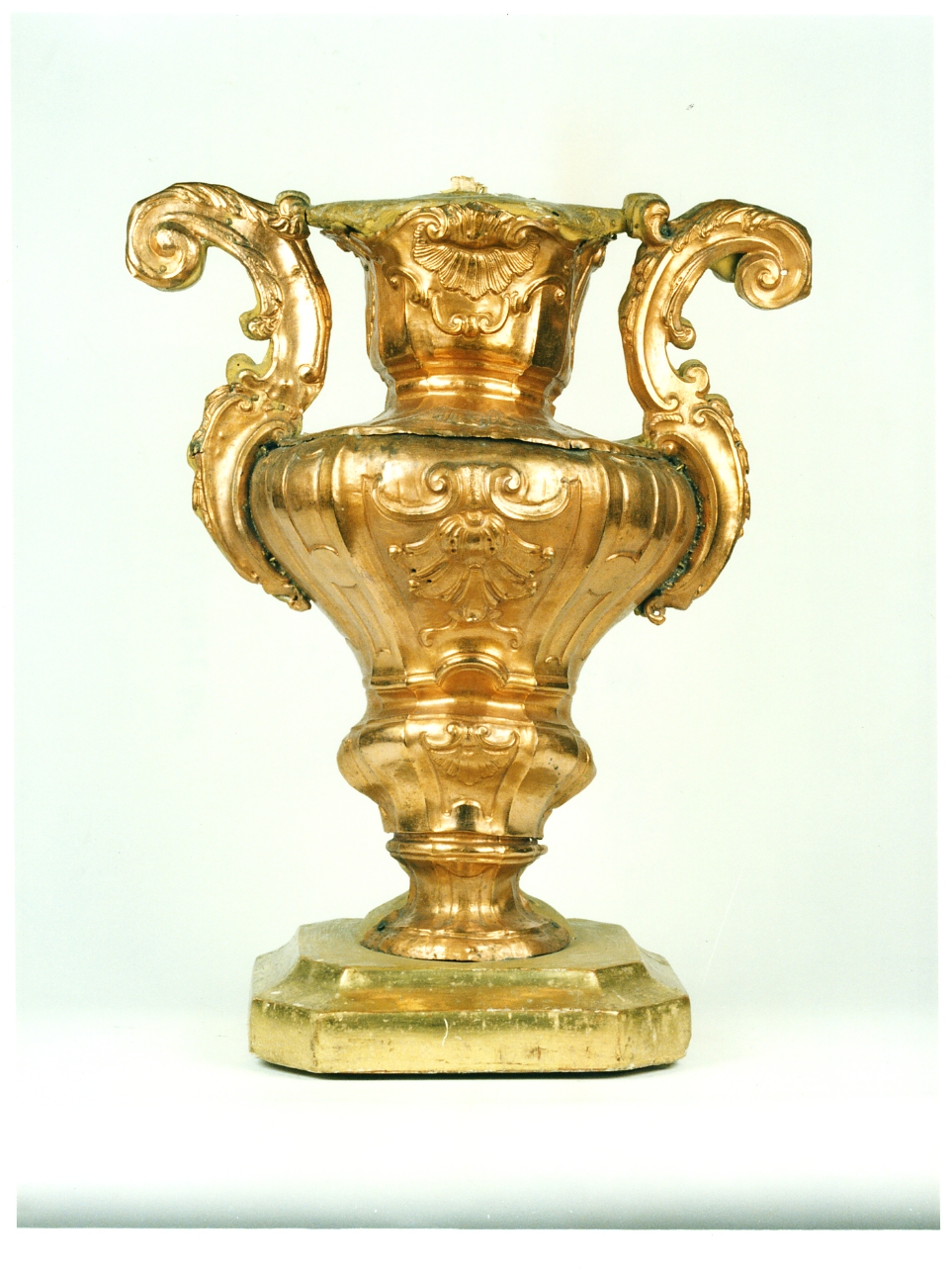vaso d'altare con composizione floreale, serie - bottega napoletana (sec. XVIII)