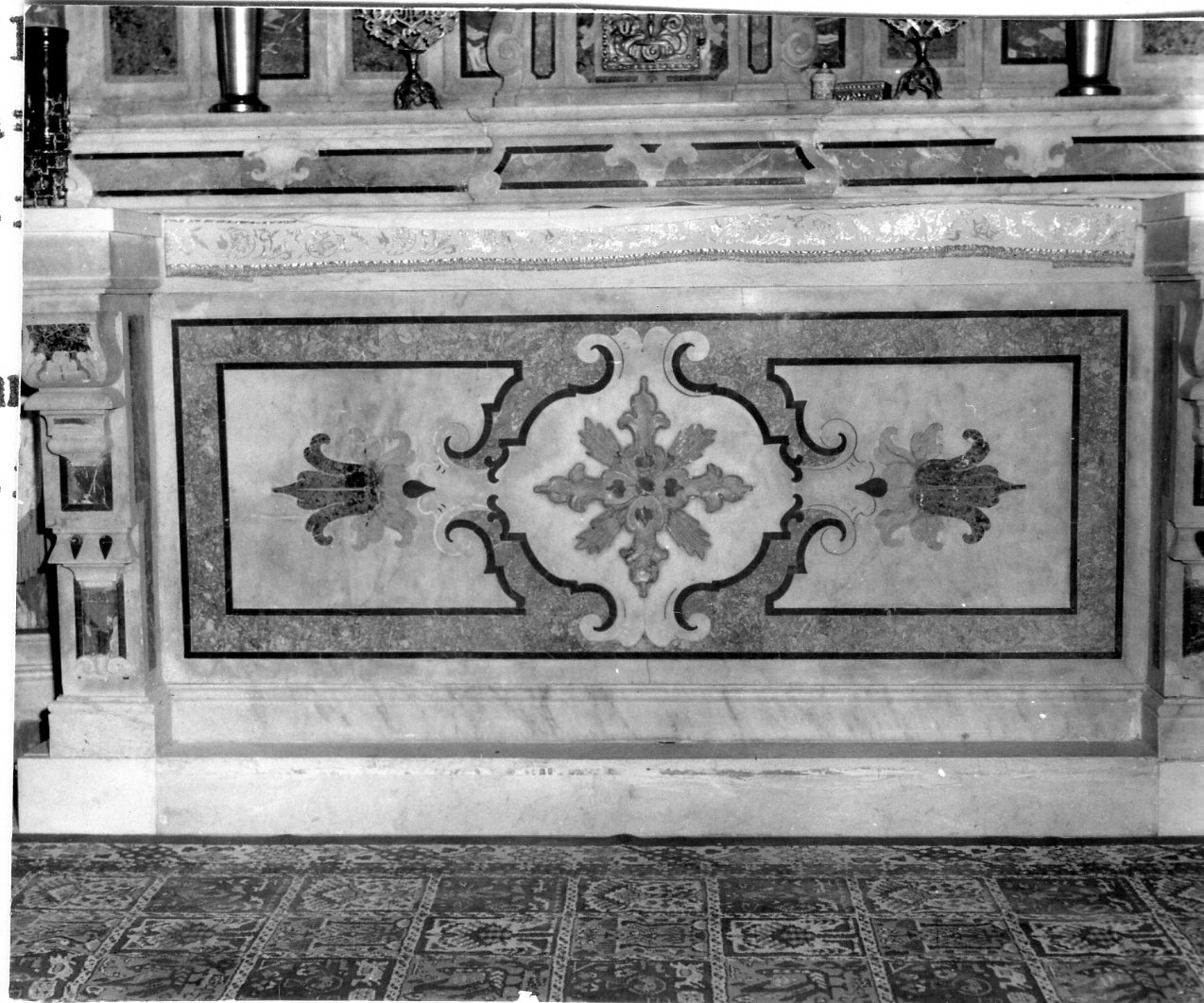 altare maggiore - bottega napoletana (metà sec. XVIII)