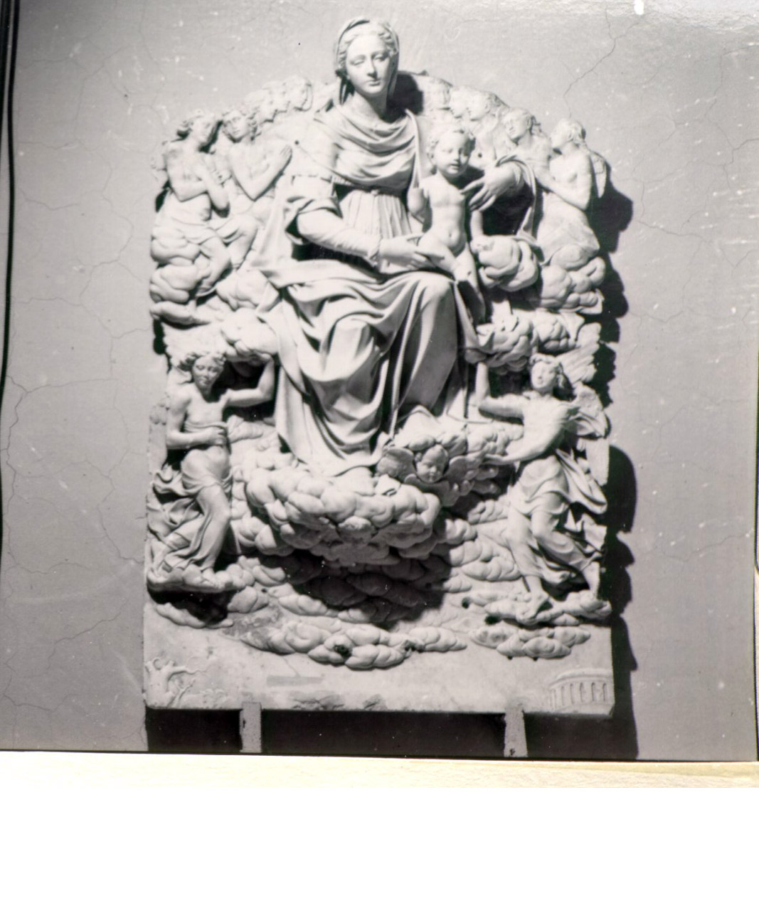 Madonna con Bambino e angeli (rilievo) di Merliano Giovanni detto Giovanni da Nola (sec. XVI)