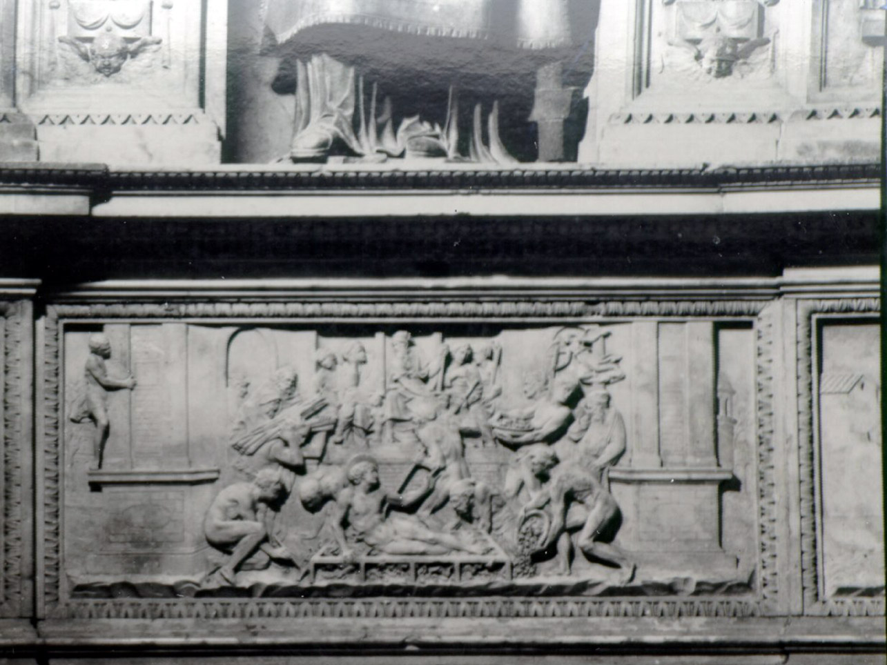 martirio di San Lorenzo (rilievo, elemento d'insieme) di Merliano Giovanni detto Giovanni da Nola (sec. XVI)