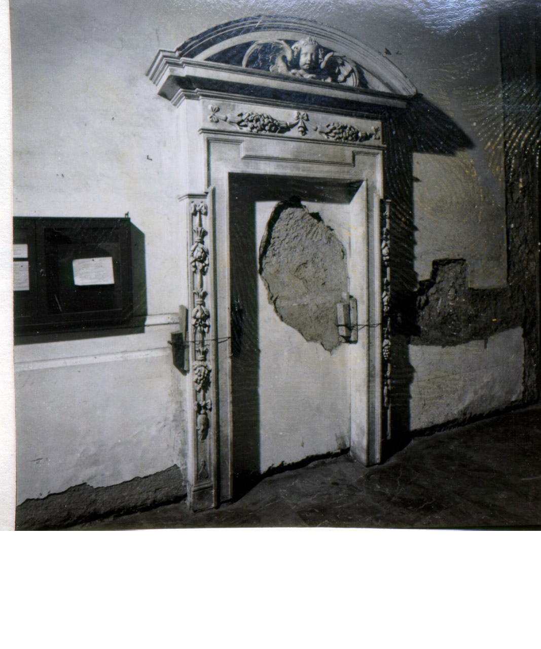 mostra di porta, serie di Fanzago Cosimo (e aiuti) (sec. XVI)