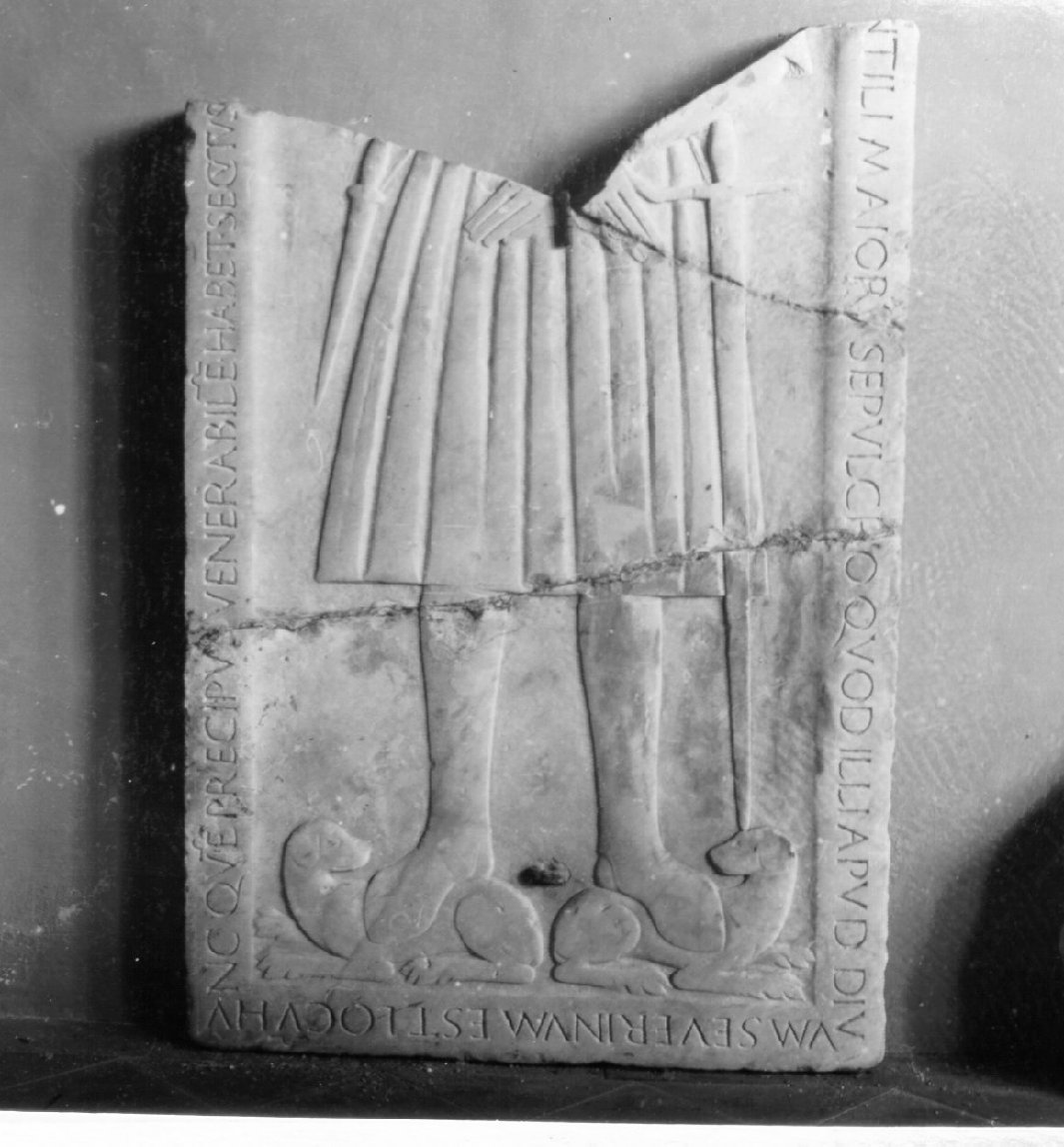 lastra tombale, frammento - bottega napoletana (prima metà sec. XV)