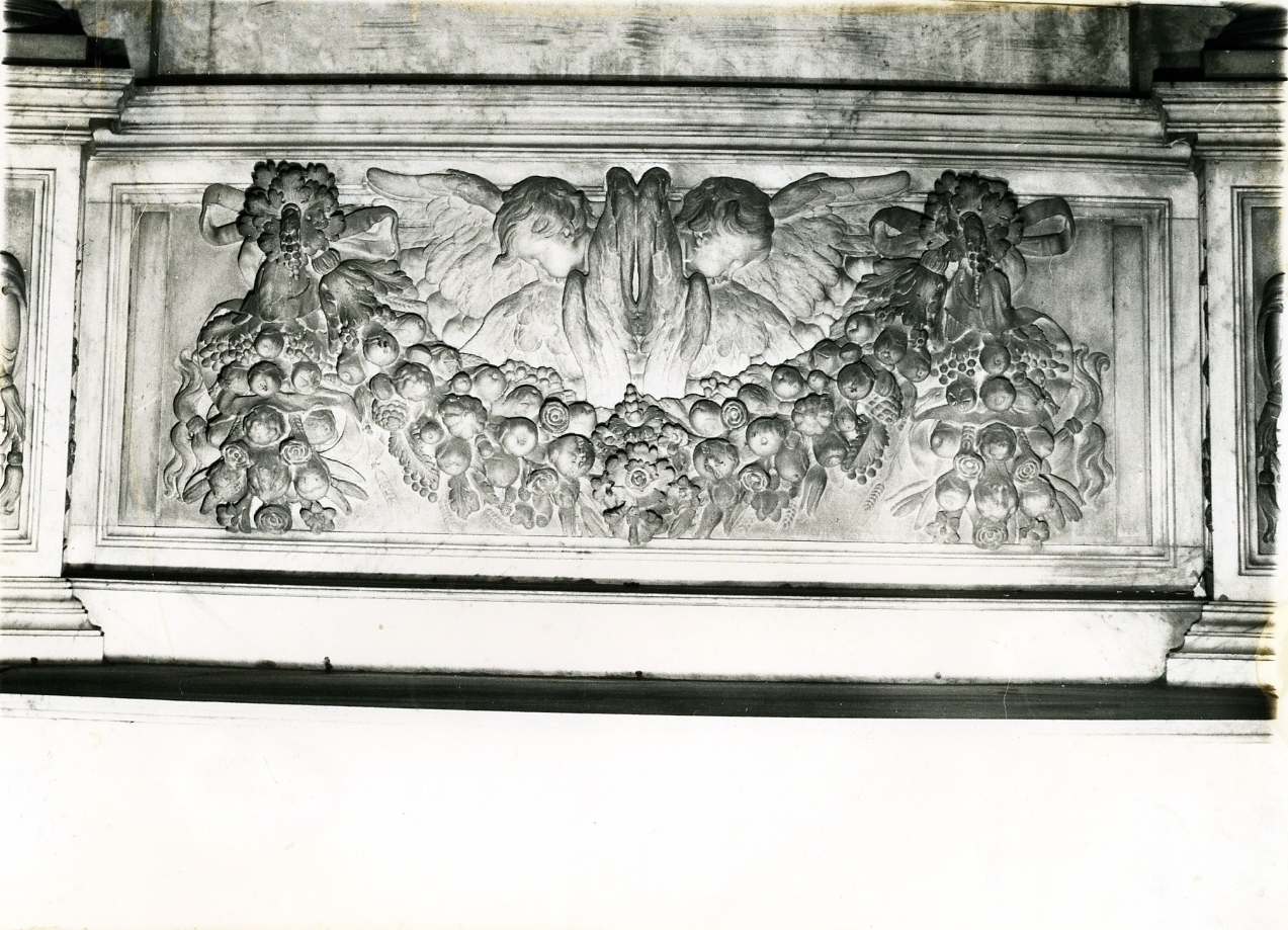 cherubini e festoni di frutta (rilievo) di Bolgi Andrea (metà sec. XVII)