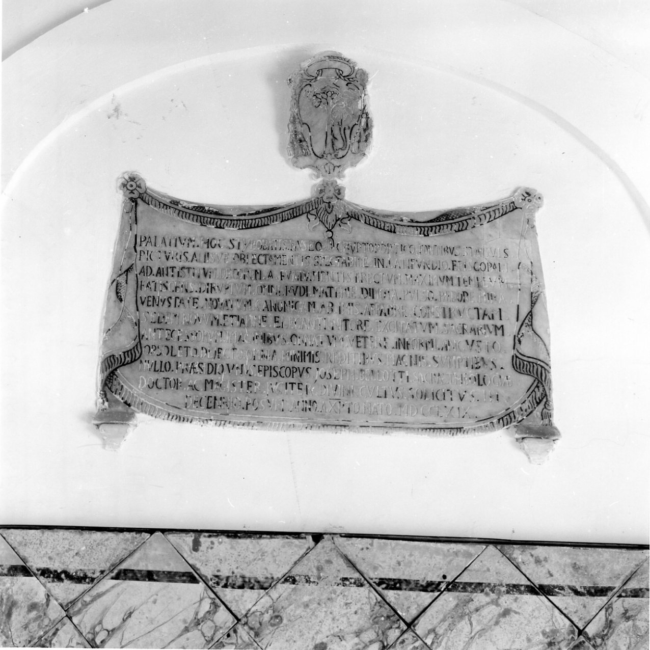 lapide commemorativa - bottega campana (sec. XVIII)