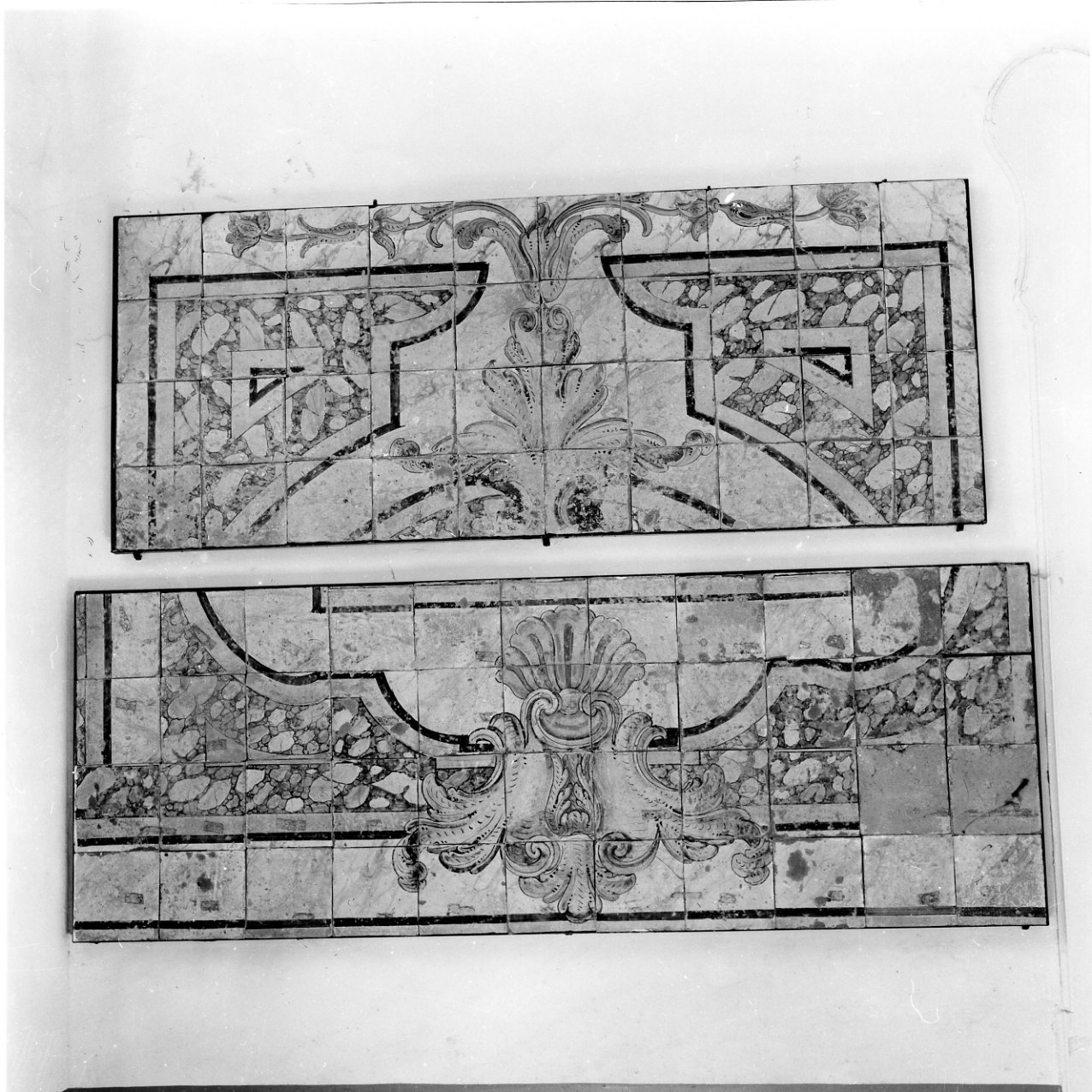 festone (pavimento, frammento) - bottega napoletana (terzo quarto sec. XVIII)