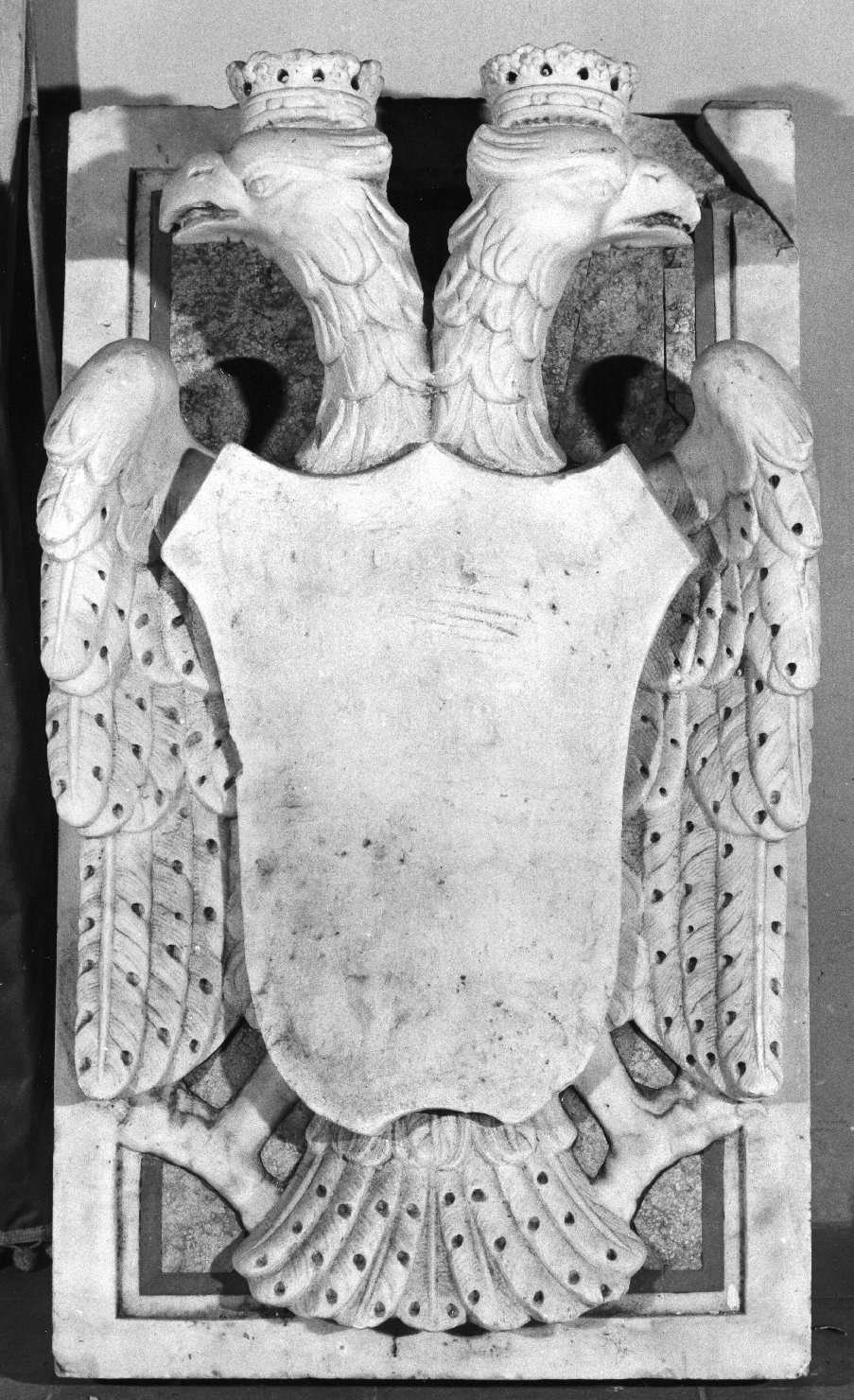 aquila bicipite (rilievo, serie) - bottega napoletana (seconda metà sec. XVIII)