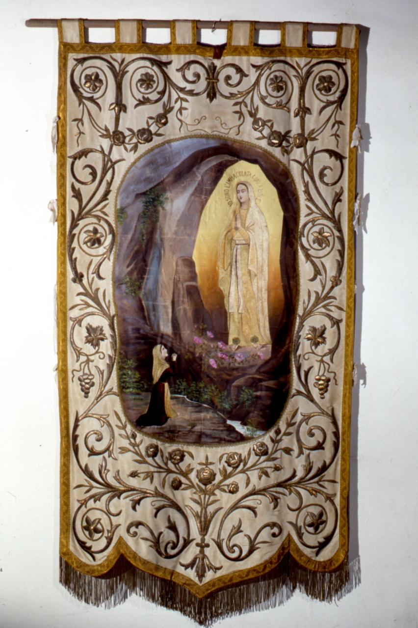 Madonna di Lourdes (stendardo processionale) - manifattura napoletana (secondo quarto sec. XX)