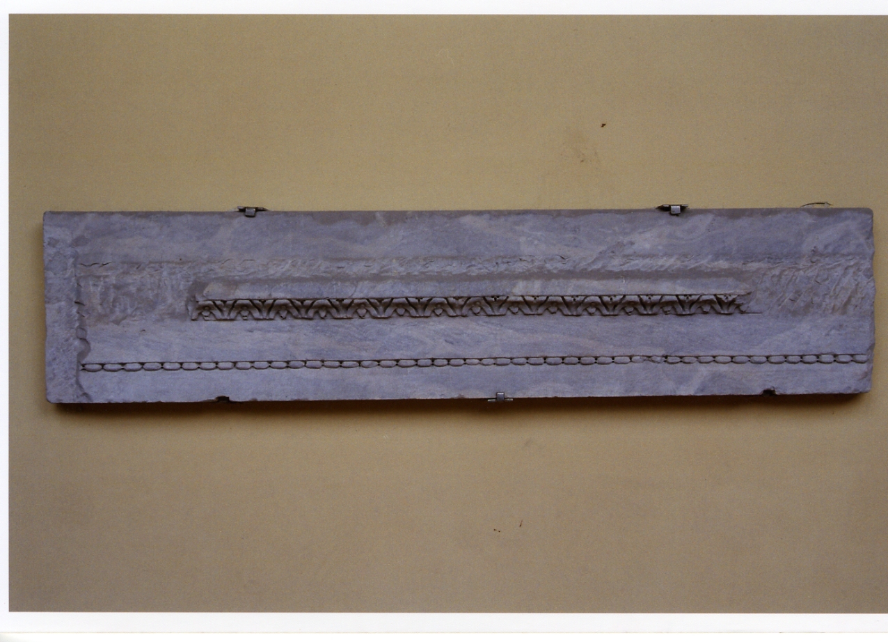 trabeazione, frammento - bottega napoletana (fine sec. VIII)