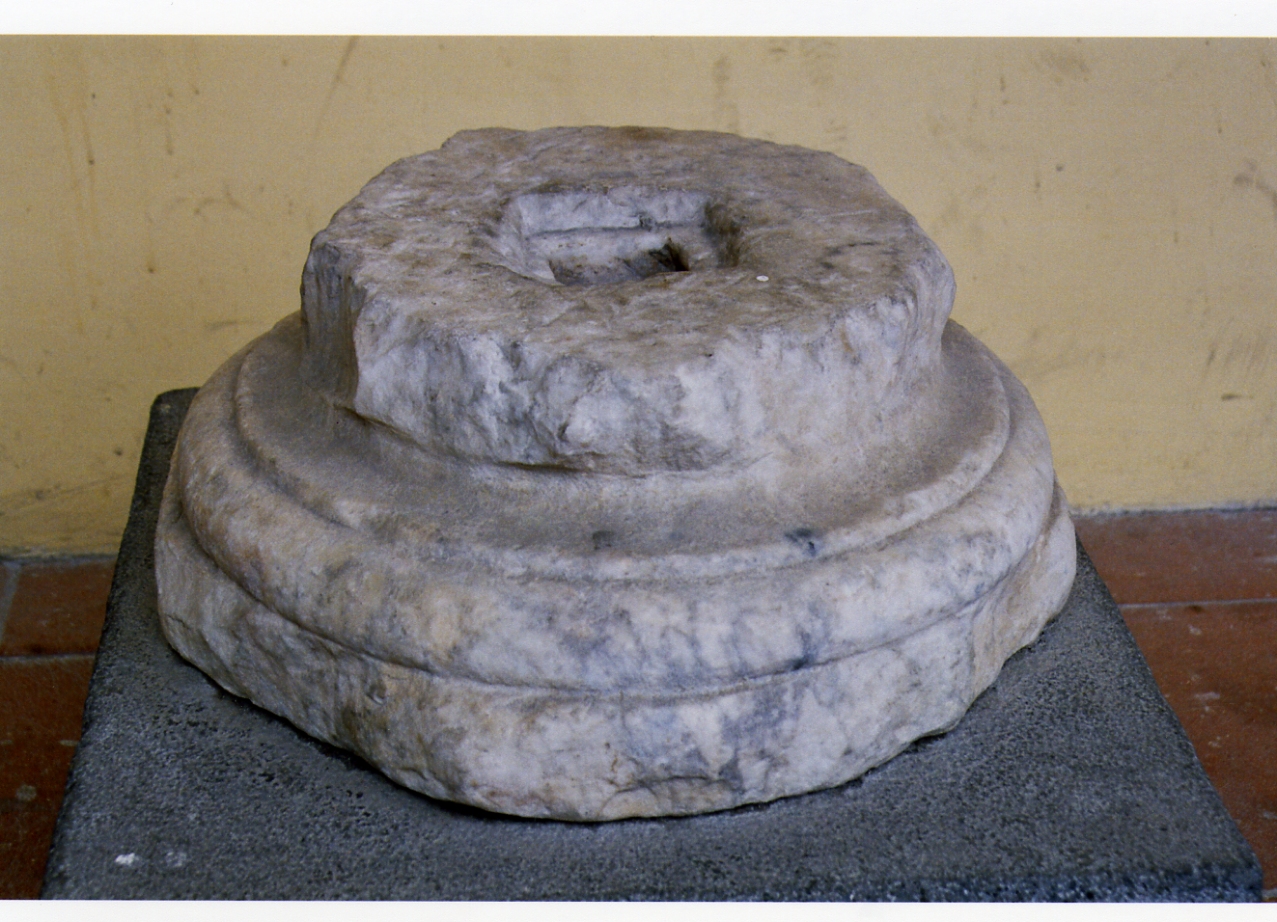 base di colonna - bottega napoletana (fine sec. VIII)