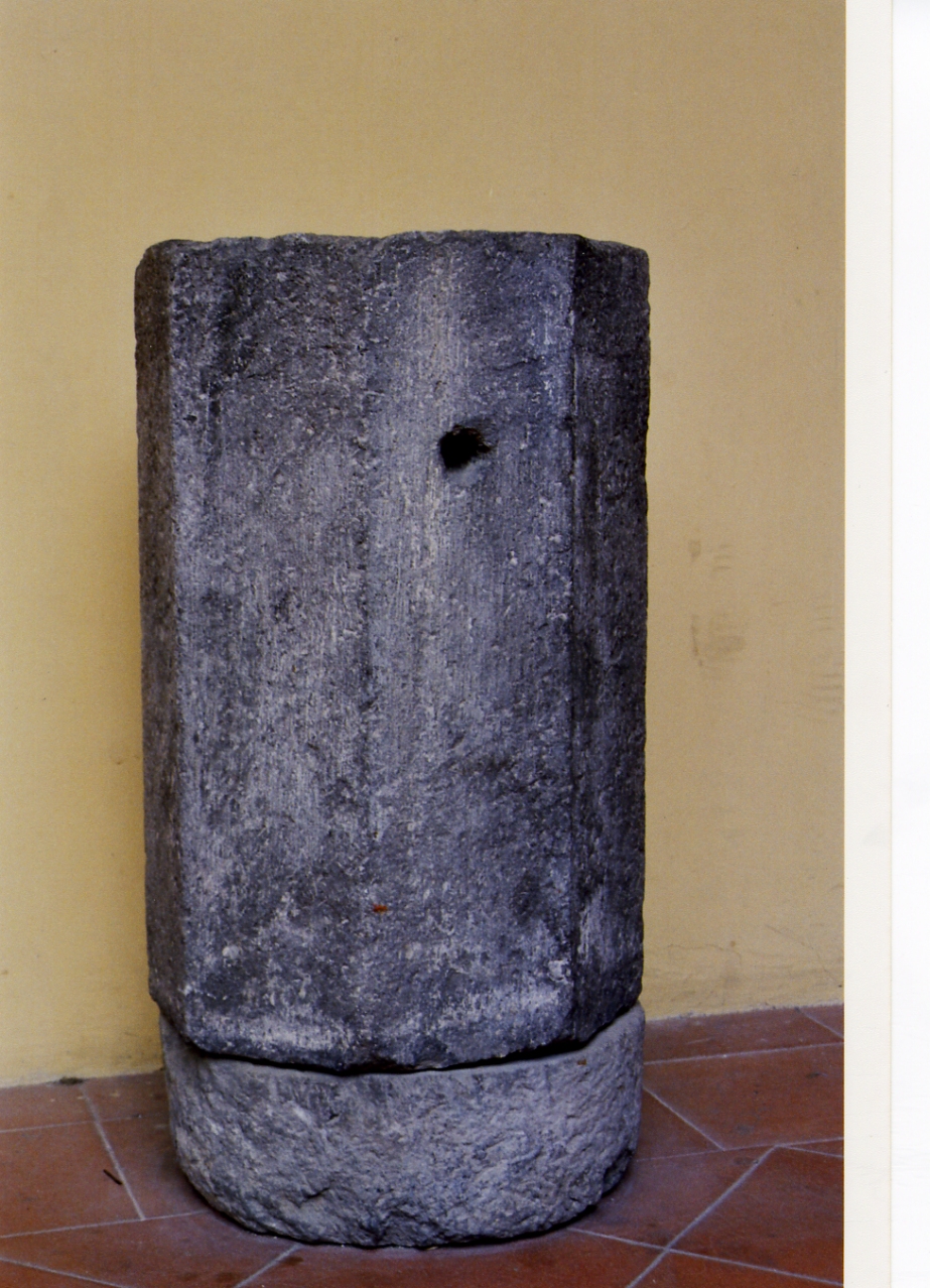 base di colonna - bottega napoletana (fine sec. VIII)