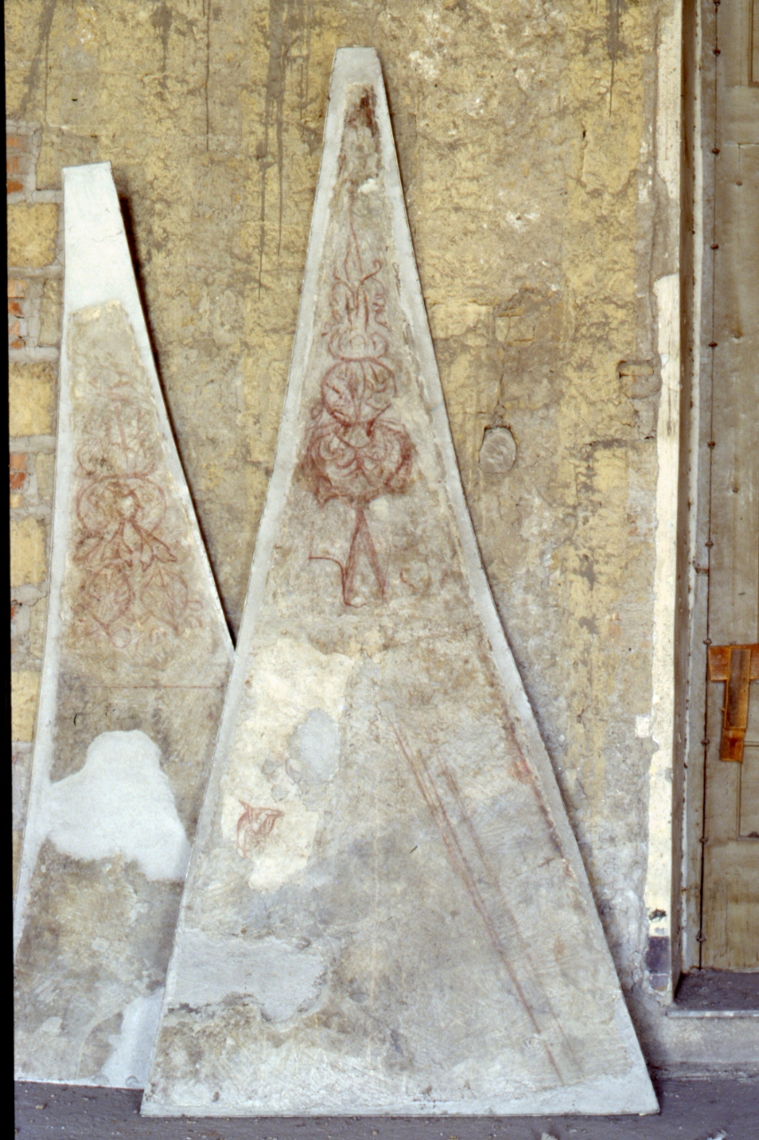 motivi decorativi vegetali e figura femminile con bambino (sinopia, frammento) di D'Oderisio Roberto (e aiuti) (metà sec. XIV)