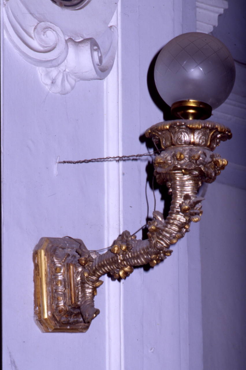 lampada - a muro, serie - bottega napoletana (prima metà sec. XVIII)
