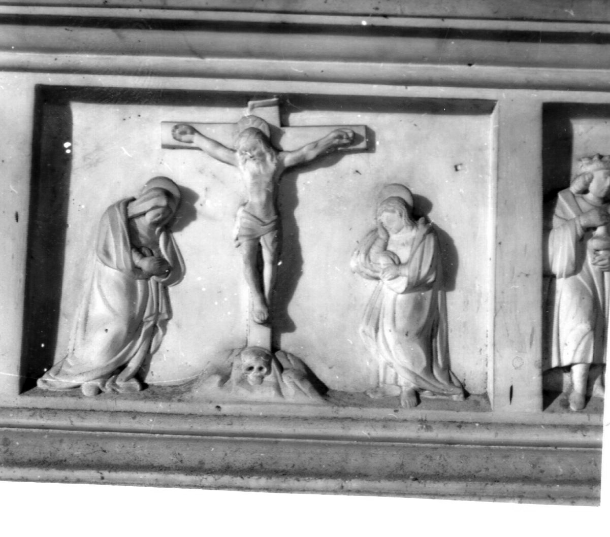 crocifissione di Cristo (rilievo, elemento d'insieme) - bottega napoletana (metà sec. XVI)