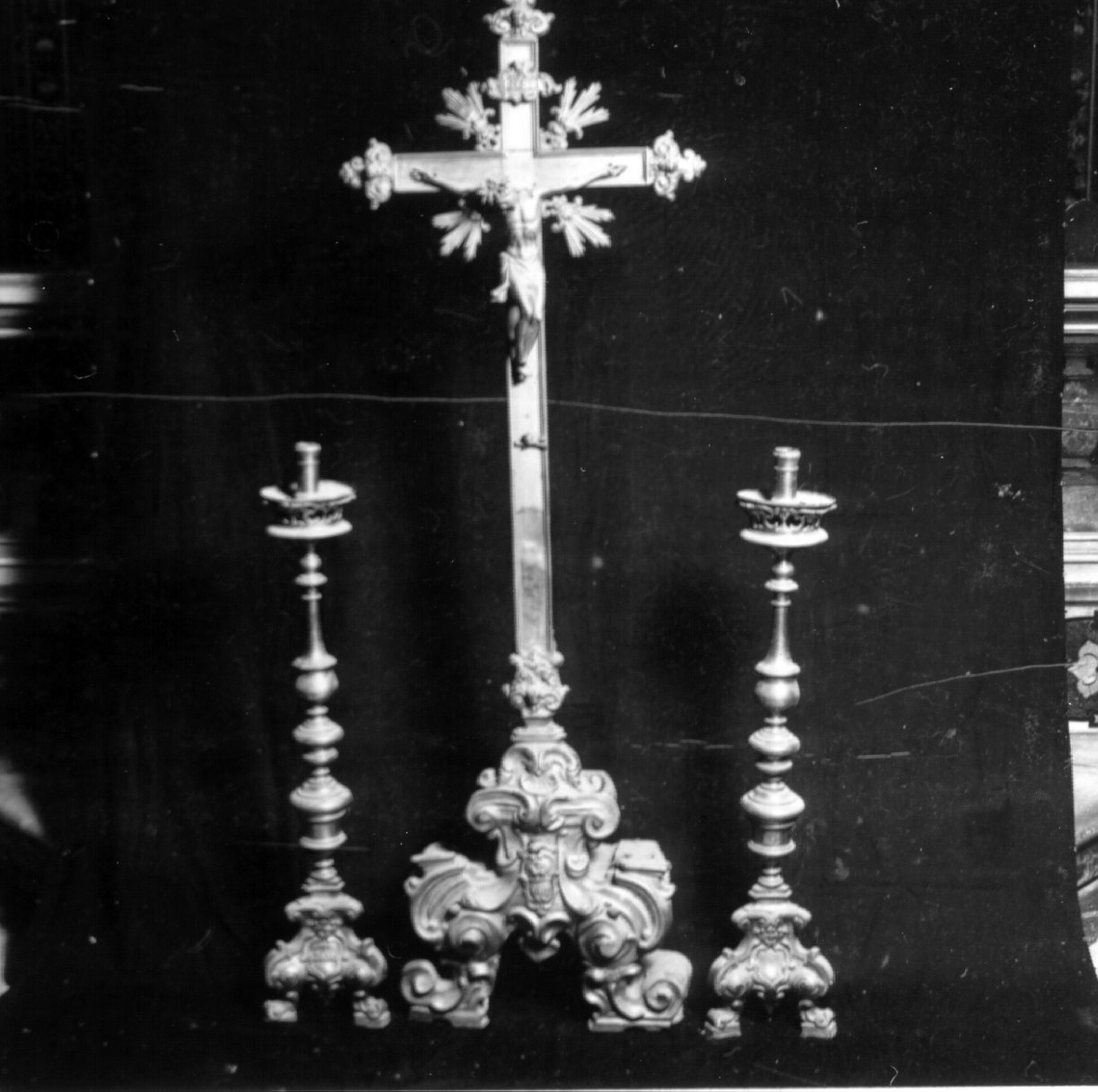 candeliere d'altare, serie - bottega napoletana (sec. XVII)