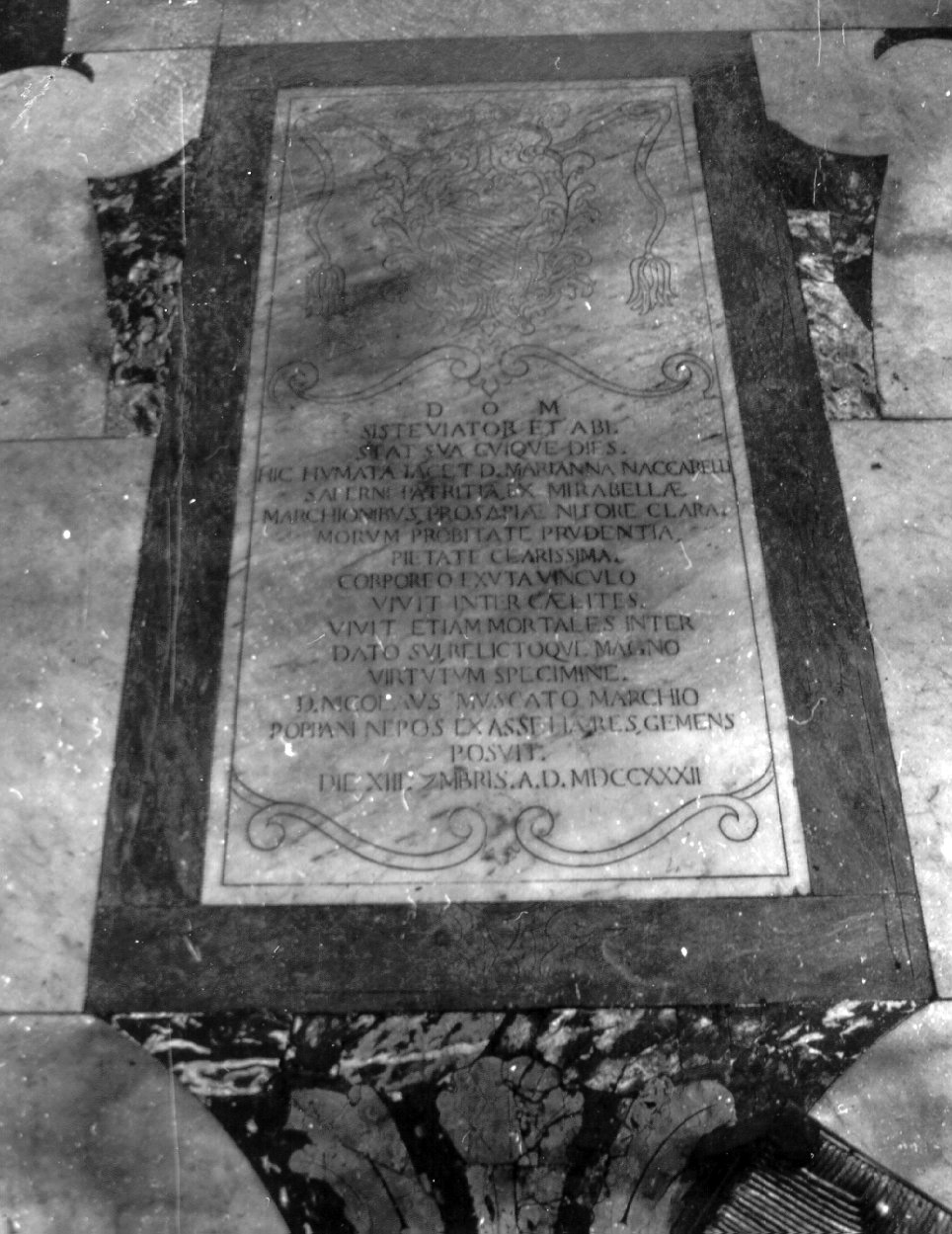 lapide tombale - bottega napoletana (sec. XVIII)