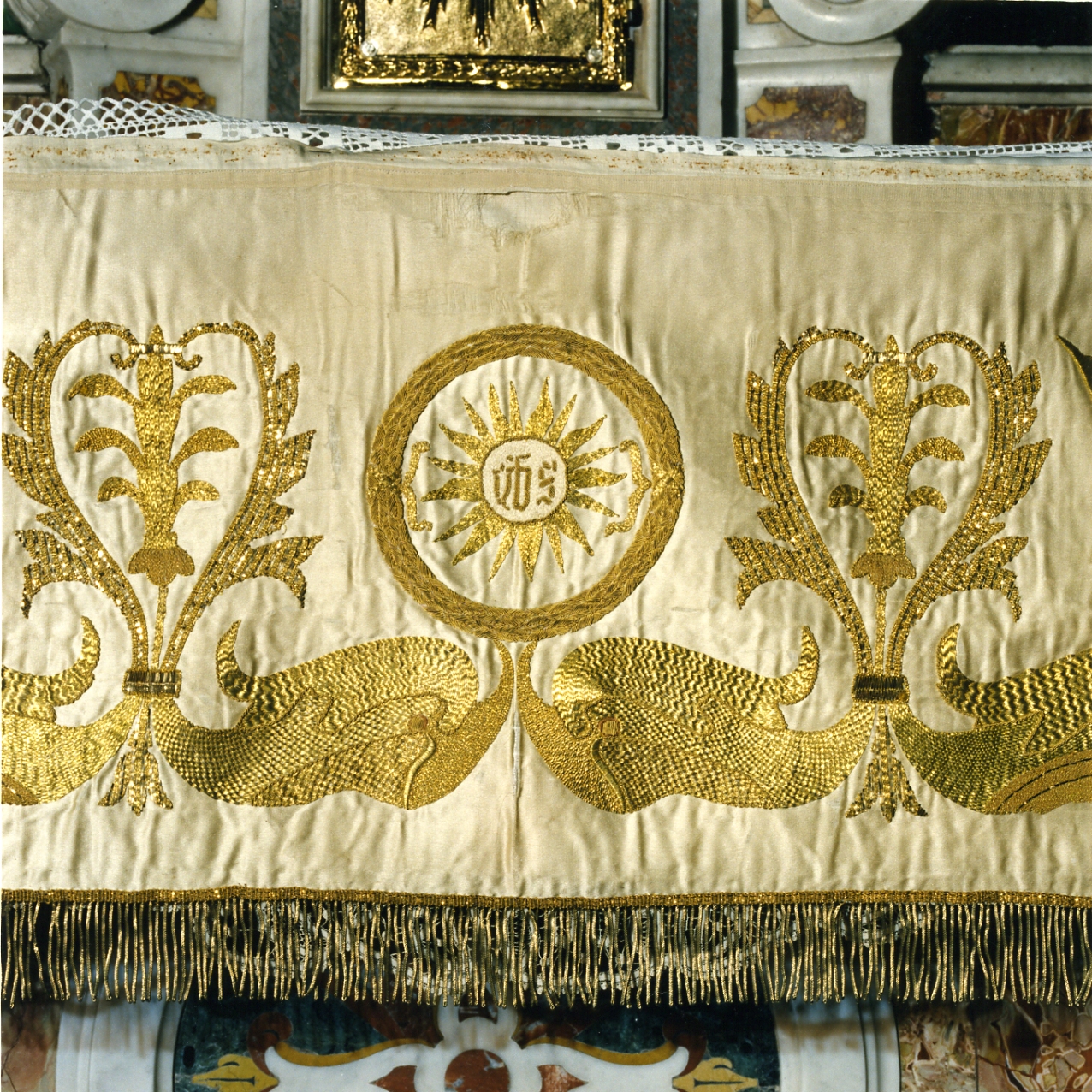 tovaglia d'altare - manifattura napoletana (secondo quarto sec. XX)