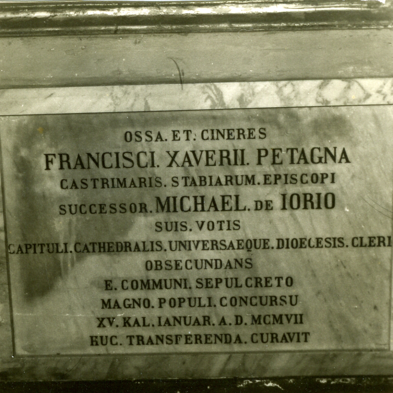 lapide commemorativa - bottega napoletana (sec. XX)