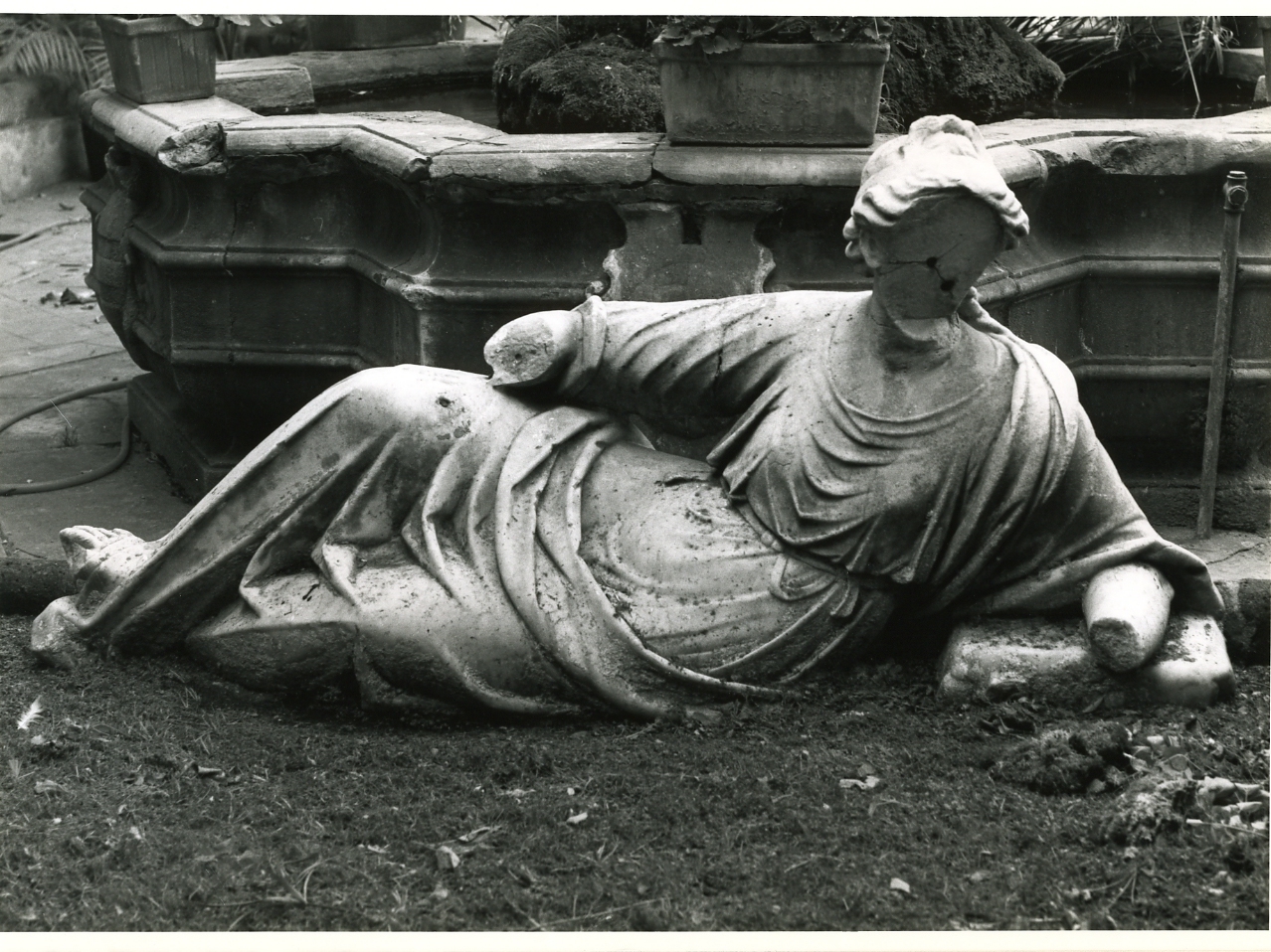 FIGURA FEMMINILE (SCULTURA) - AMBITO NAPOLETANO (Metà sec. XVIII)