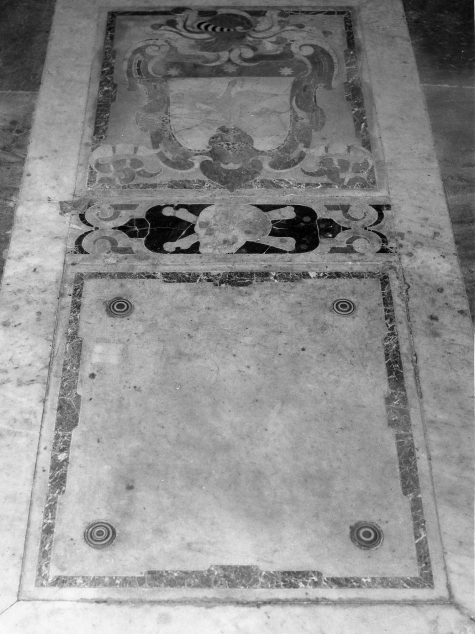 lapide tombale - bottega napoletana (metà sec. XVII)