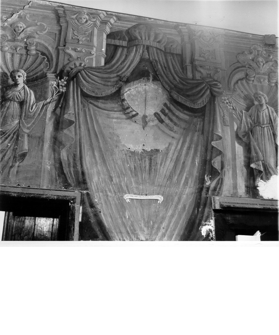 finte architetture con figure allegoriche (decorazione pittorica) - ambito napoletano (seconda metà sec. XVIII)