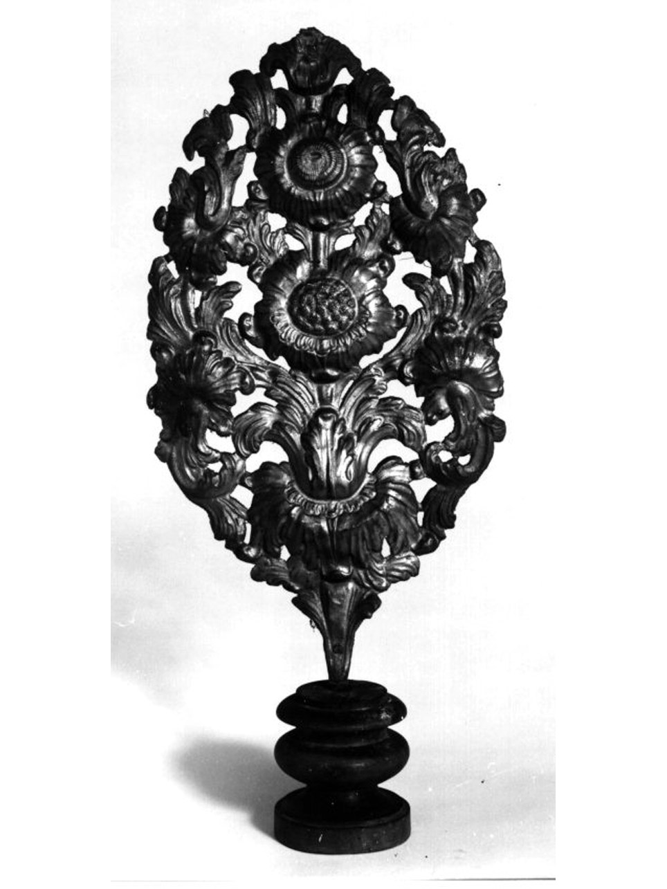 vaso d'altare con composizione floreale, serie - bottega napoletana (fine sec. XIX)