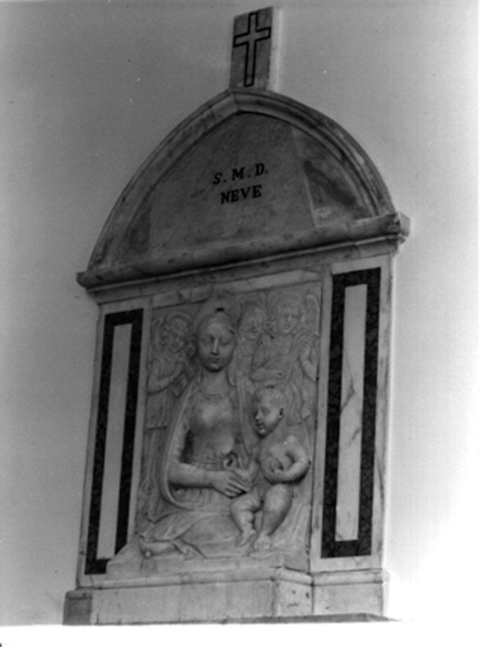 Madonna della neve, Madonna con Bambino (rilievo) - bottega napoletana (prima metà sec. XIX)