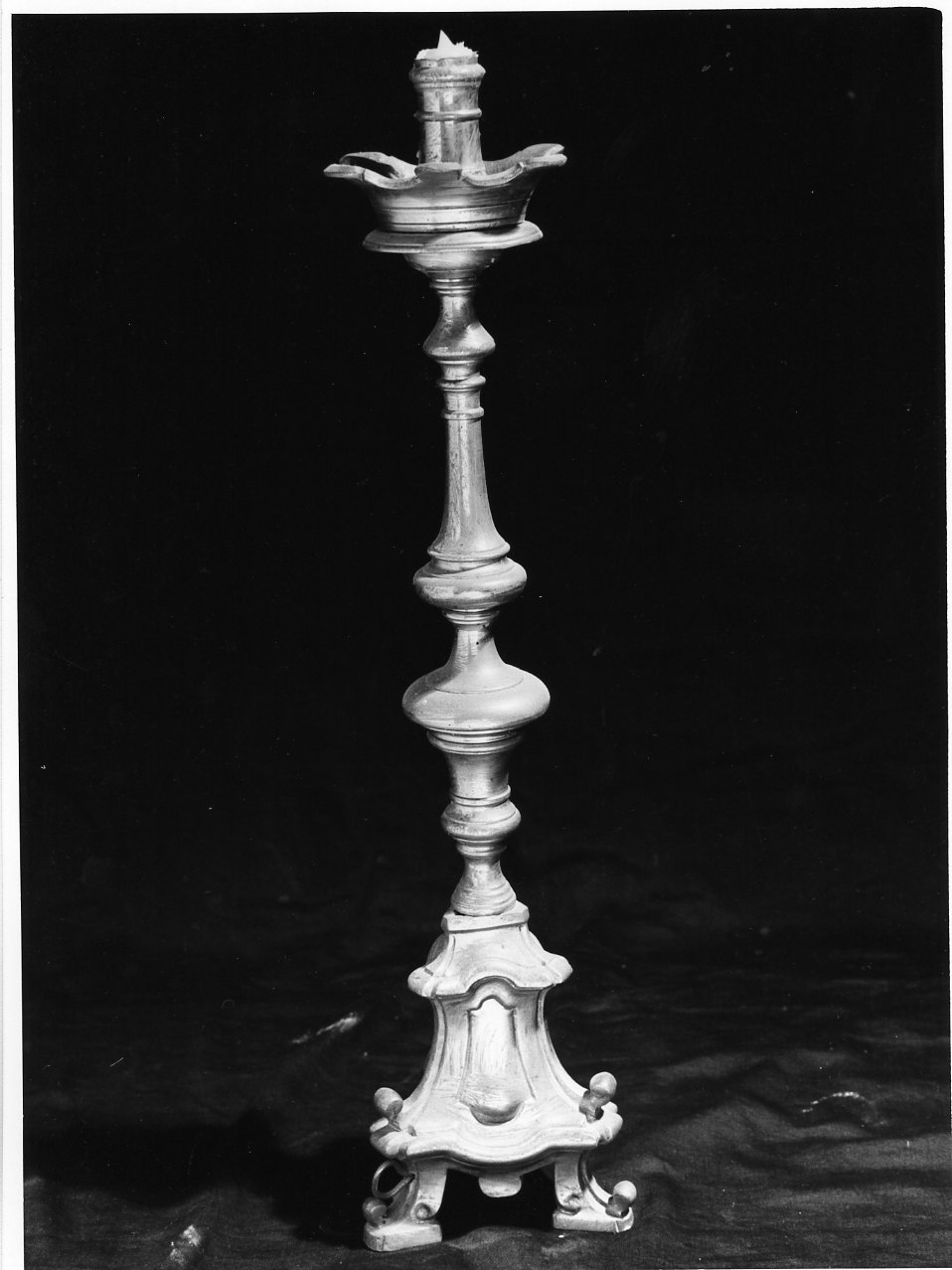 candelabro, serie - bottega napoletana (prima metà sec. XVIII)